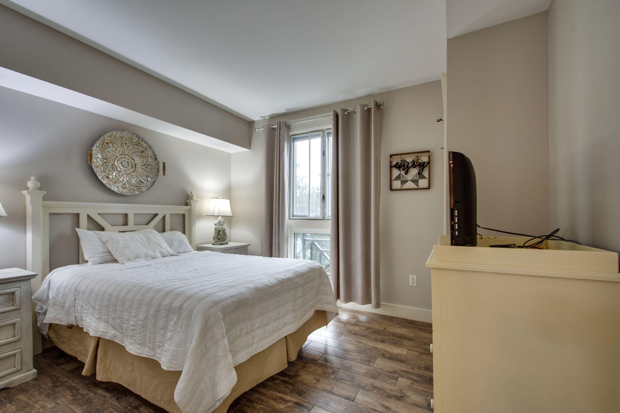 OBSERVATION POINT - Residential