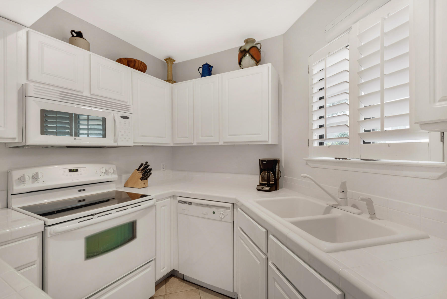 BAYOU VILLAS T/H - Residential