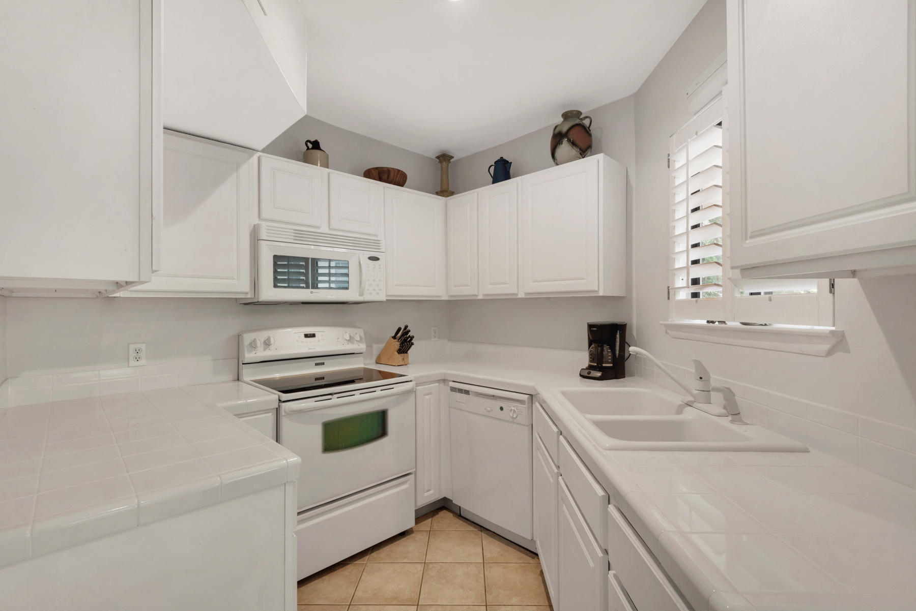 BAYOU VILLAS T/H - Residential