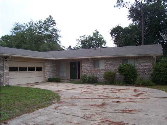 Nice area and close to base,great floor plan,huge garage.