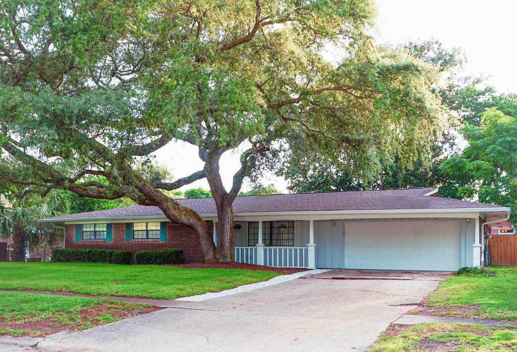 Location, Location!! All Brick 3Bed/ 2 Bath home in the highly desired neighborhood of Kenwood. Centrally located closed to both bases Eglin AFB and Hurlburt Field. Located within walking distance of Kenwood Elementary and Choctawhatchee High school. This home offers over 2100 heated square feet and a great backyard perfect for entertaining with an in ground pool and a Hot Tub. Backyard is fully fenced in for privacy.