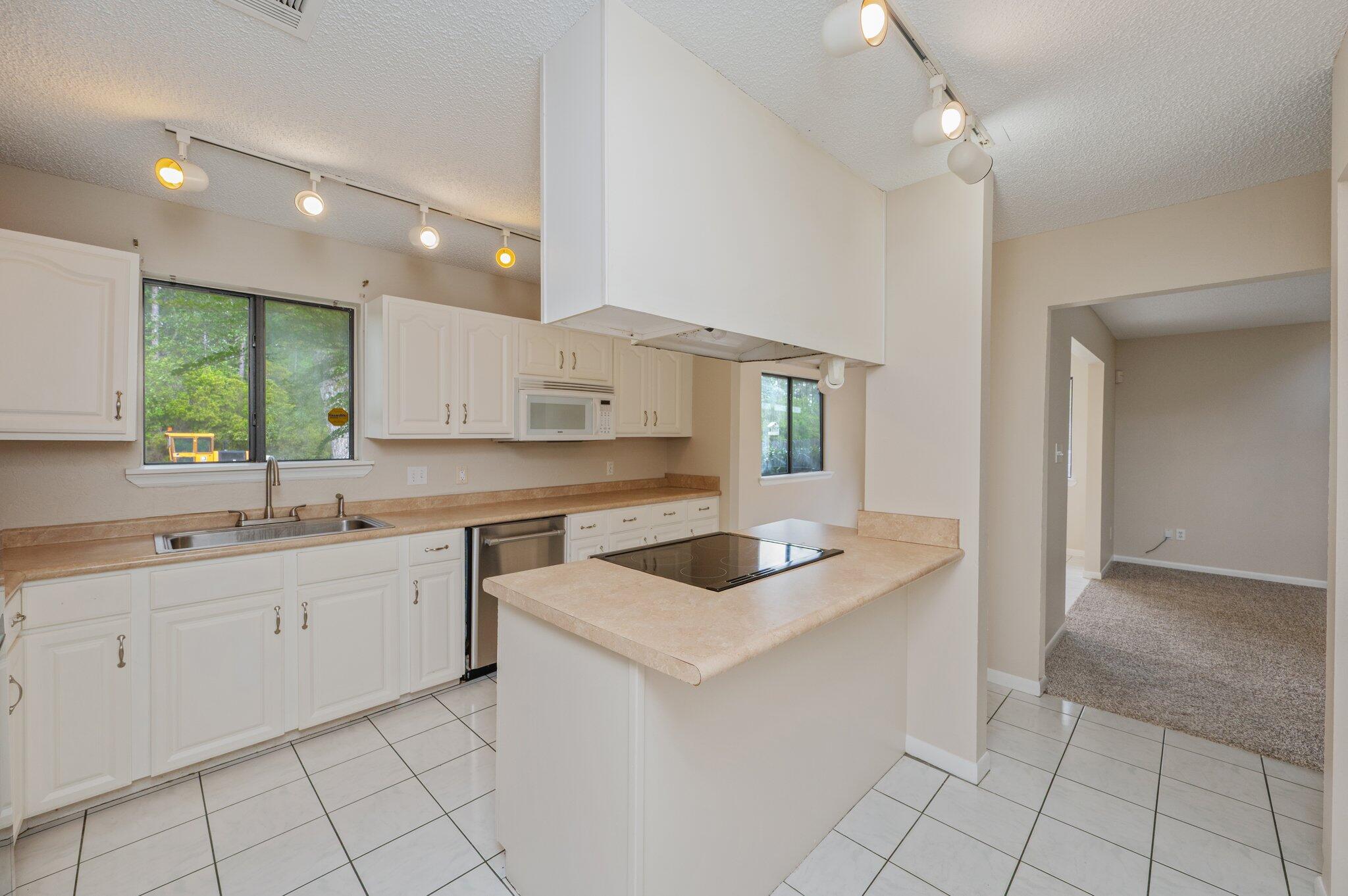 HOLLEY BY THE SEA - Residential