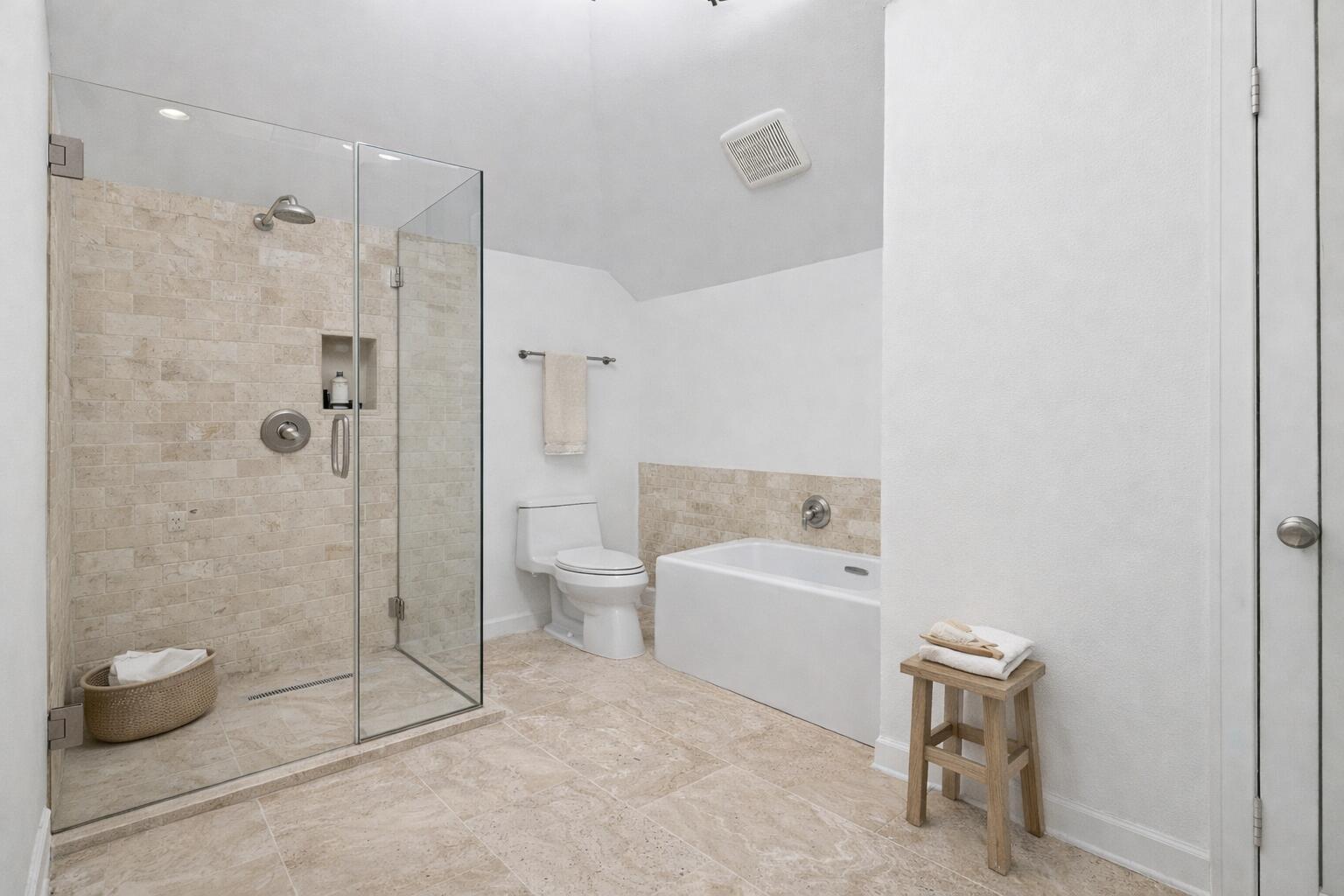 WHISPER BAY - Residential