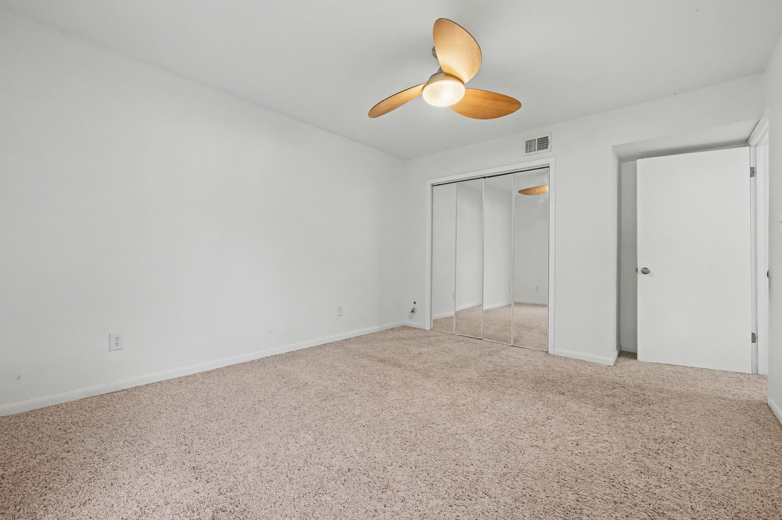 WHISPER BAY - Residential