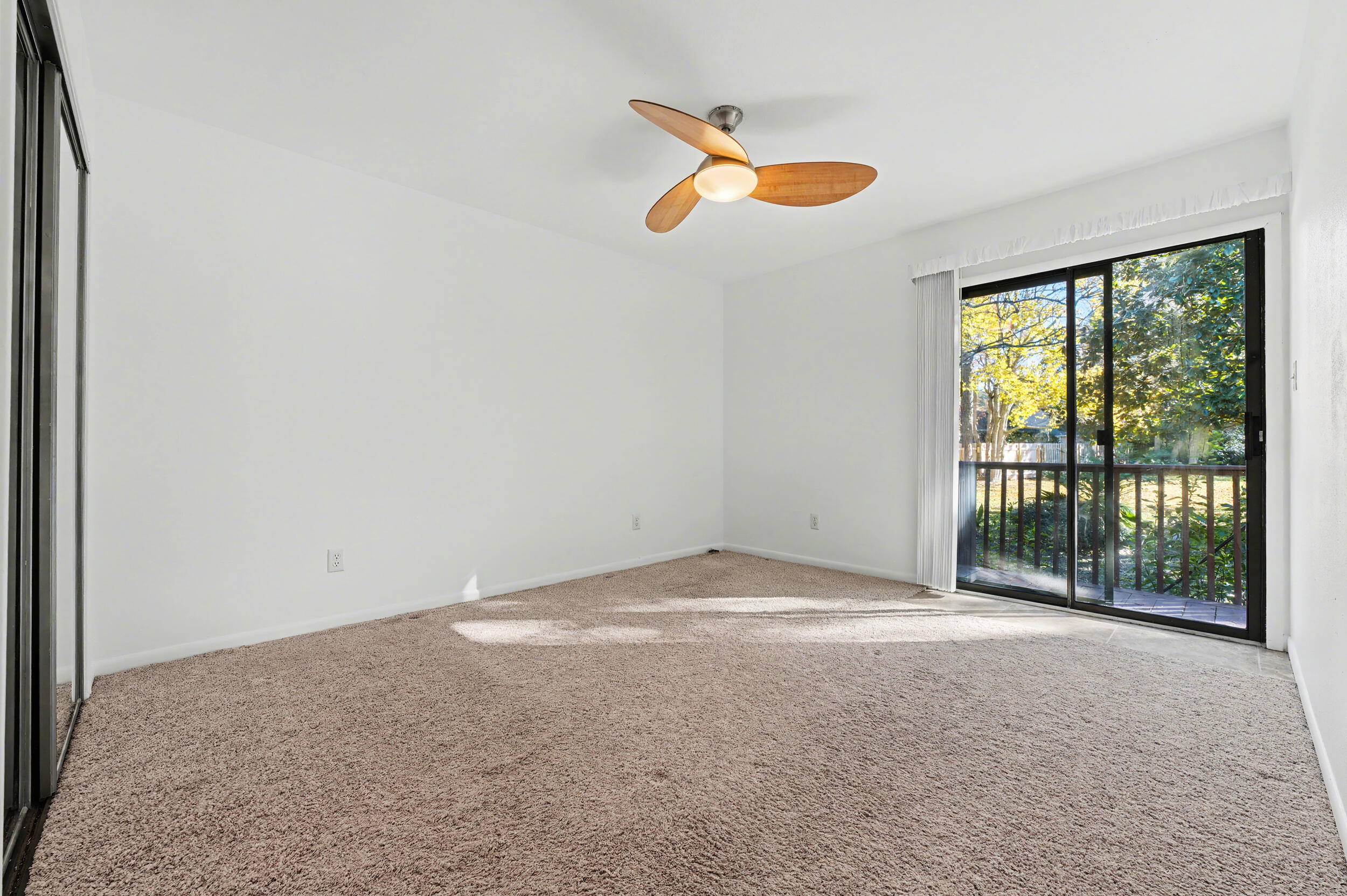 WHISPER BAY - Residential