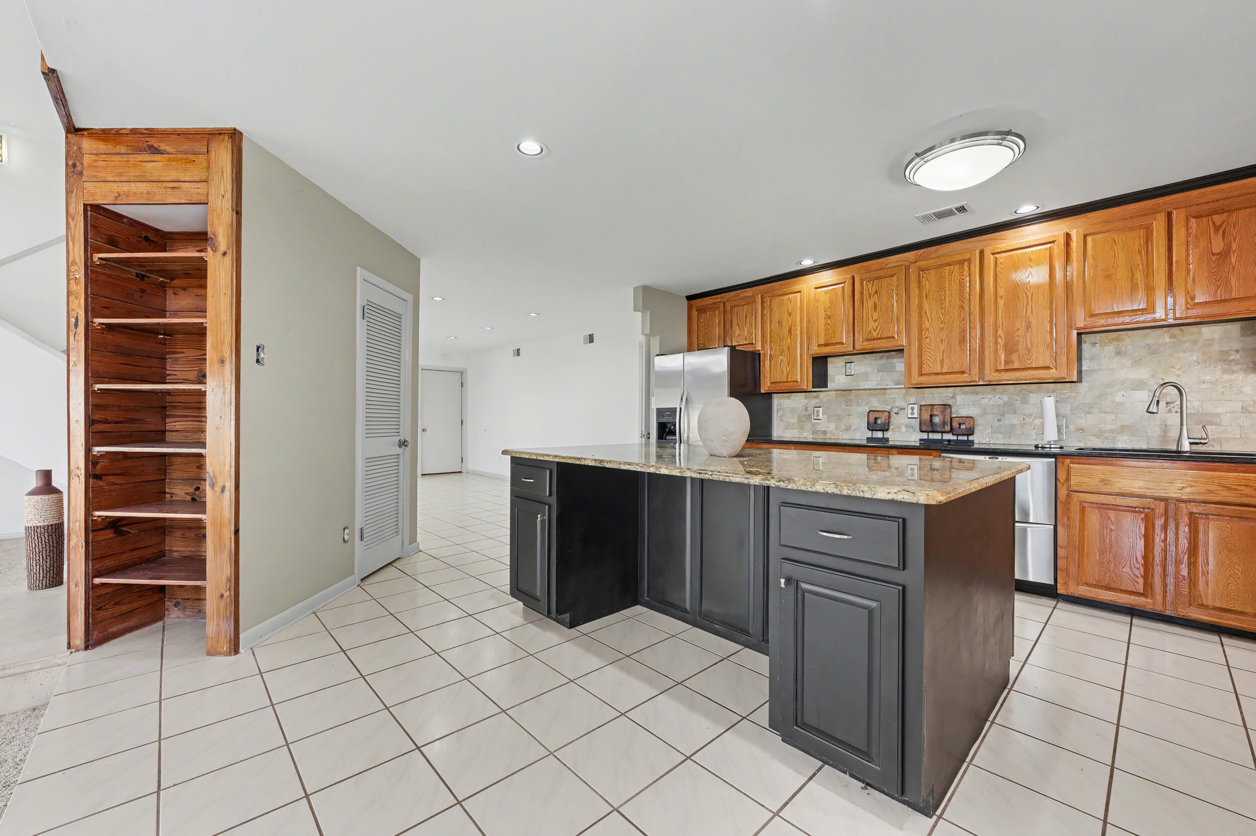 WHISPER BAY - Residential