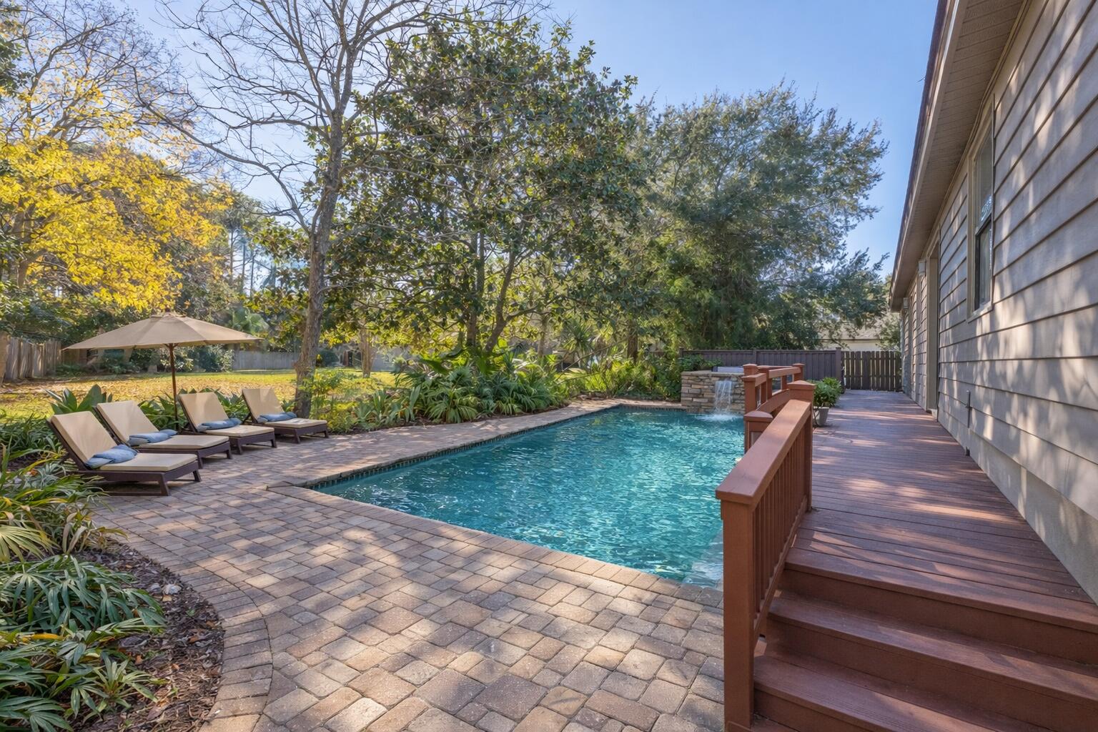 WHISPER BAY - Residential