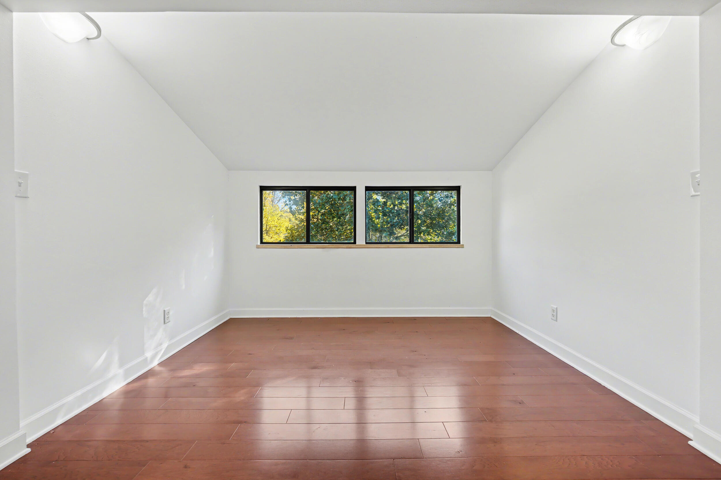 WHISPER BAY - Residential