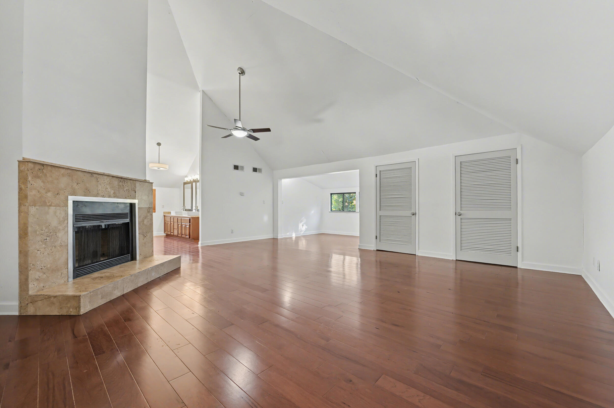 WHISPER BAY - Residential