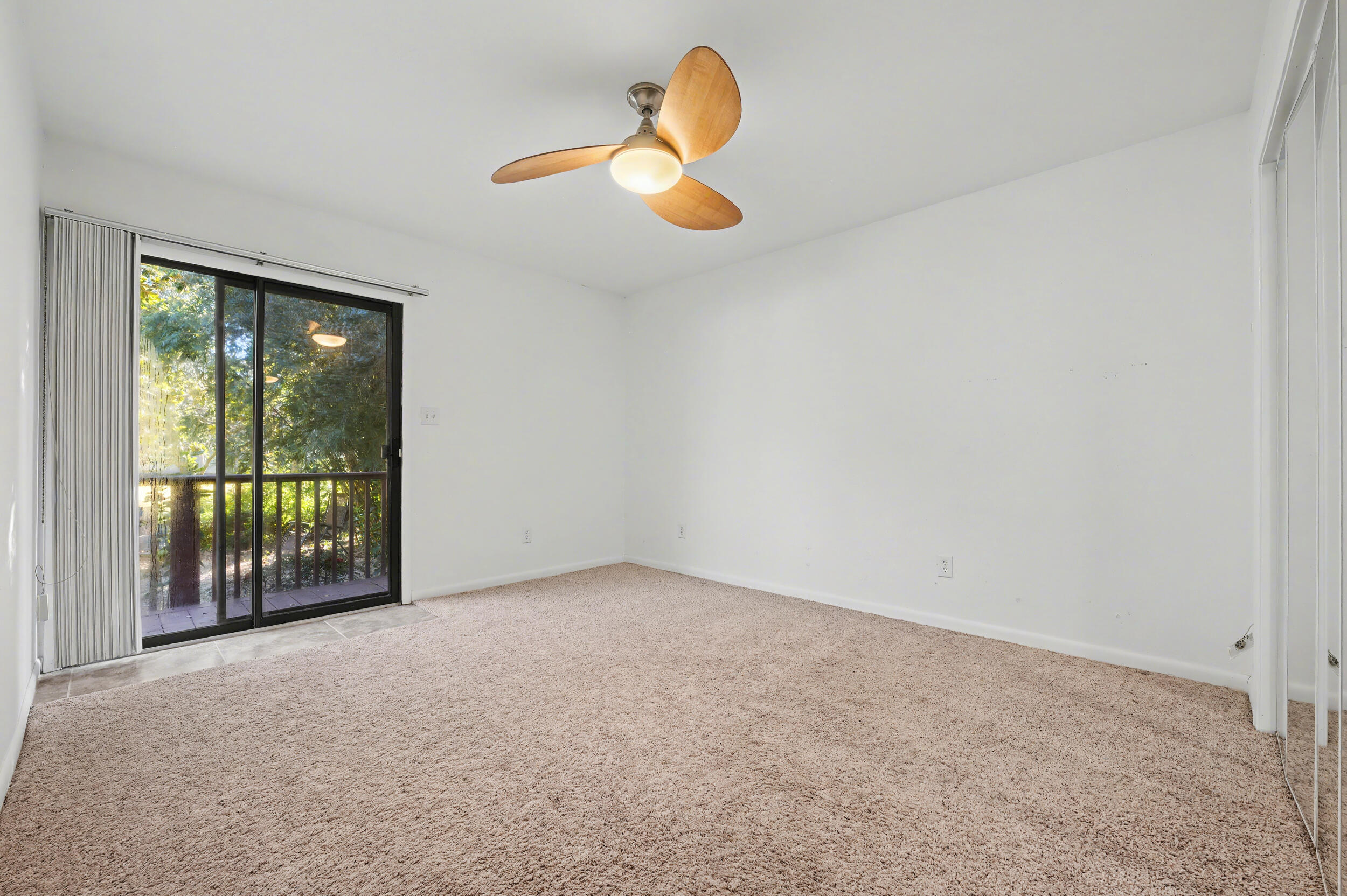 WHISPER BAY - Residential