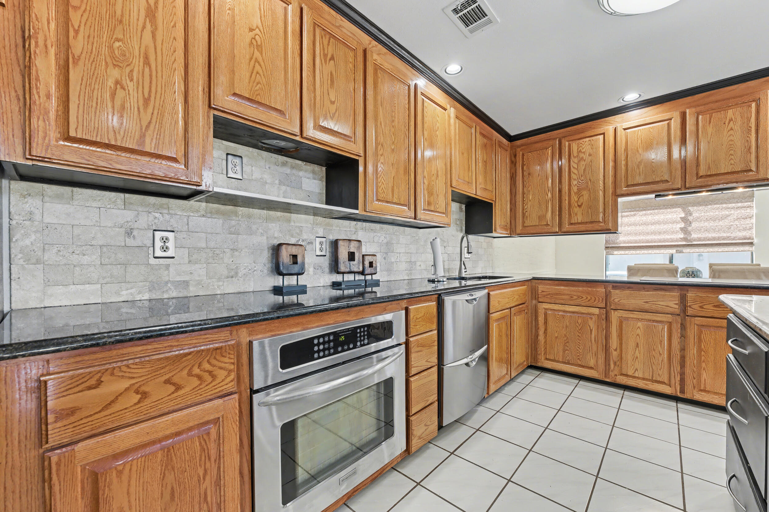 WHISPER BAY - Residential