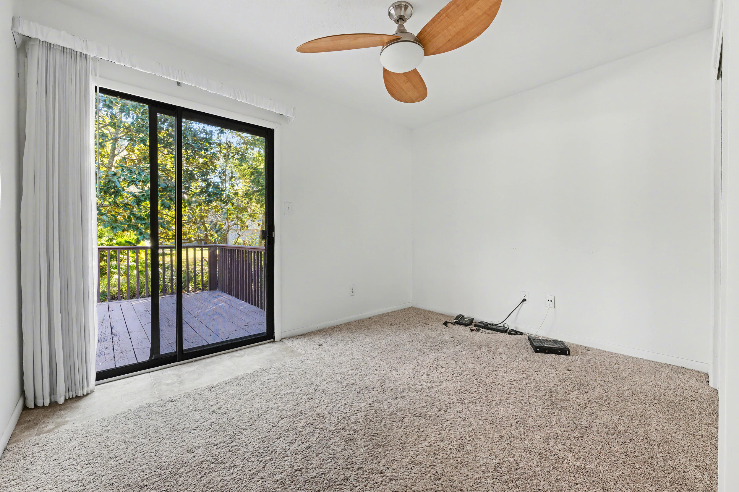 WHISPER BAY - Residential