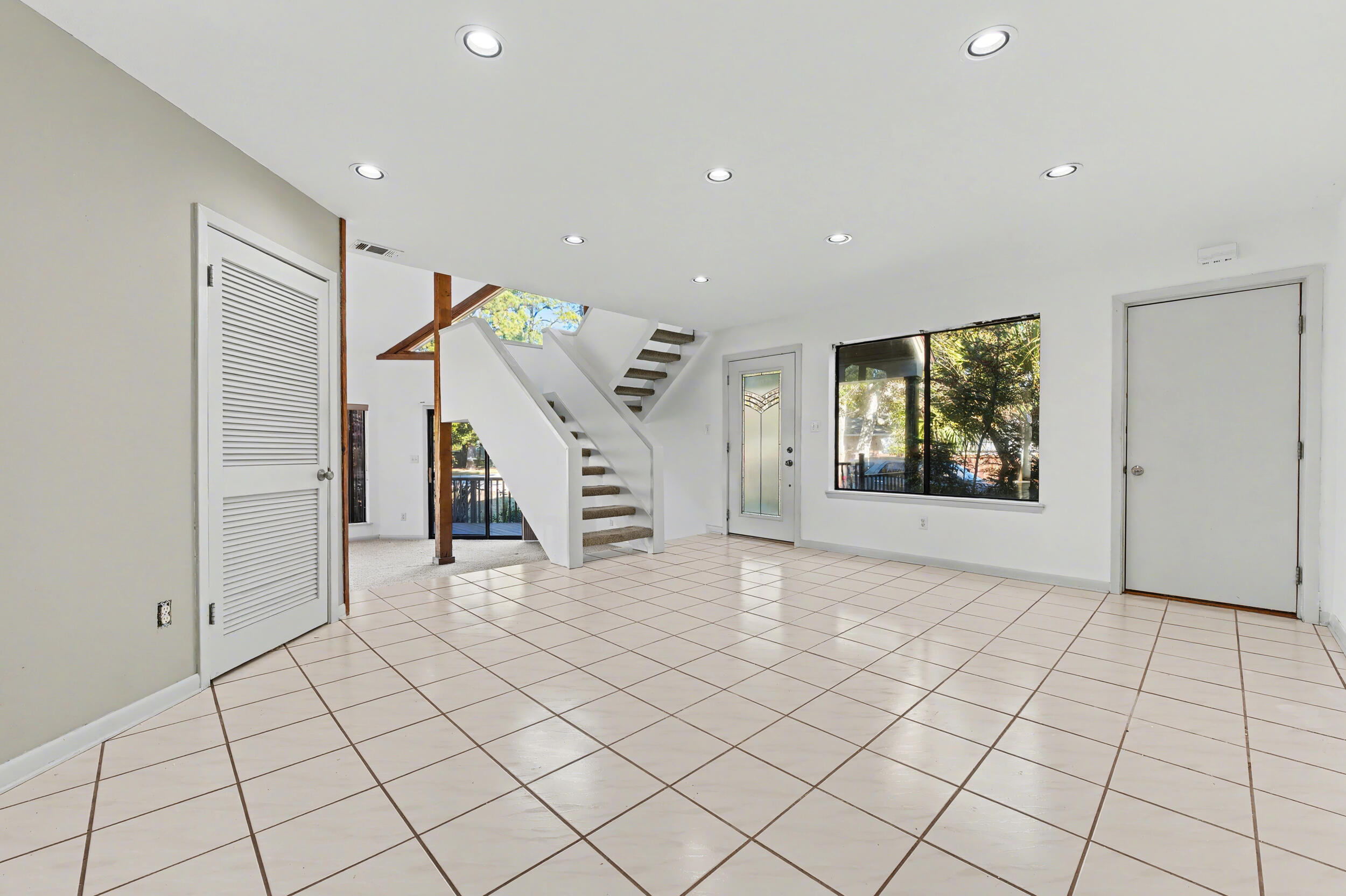 WHISPER BAY - Residential