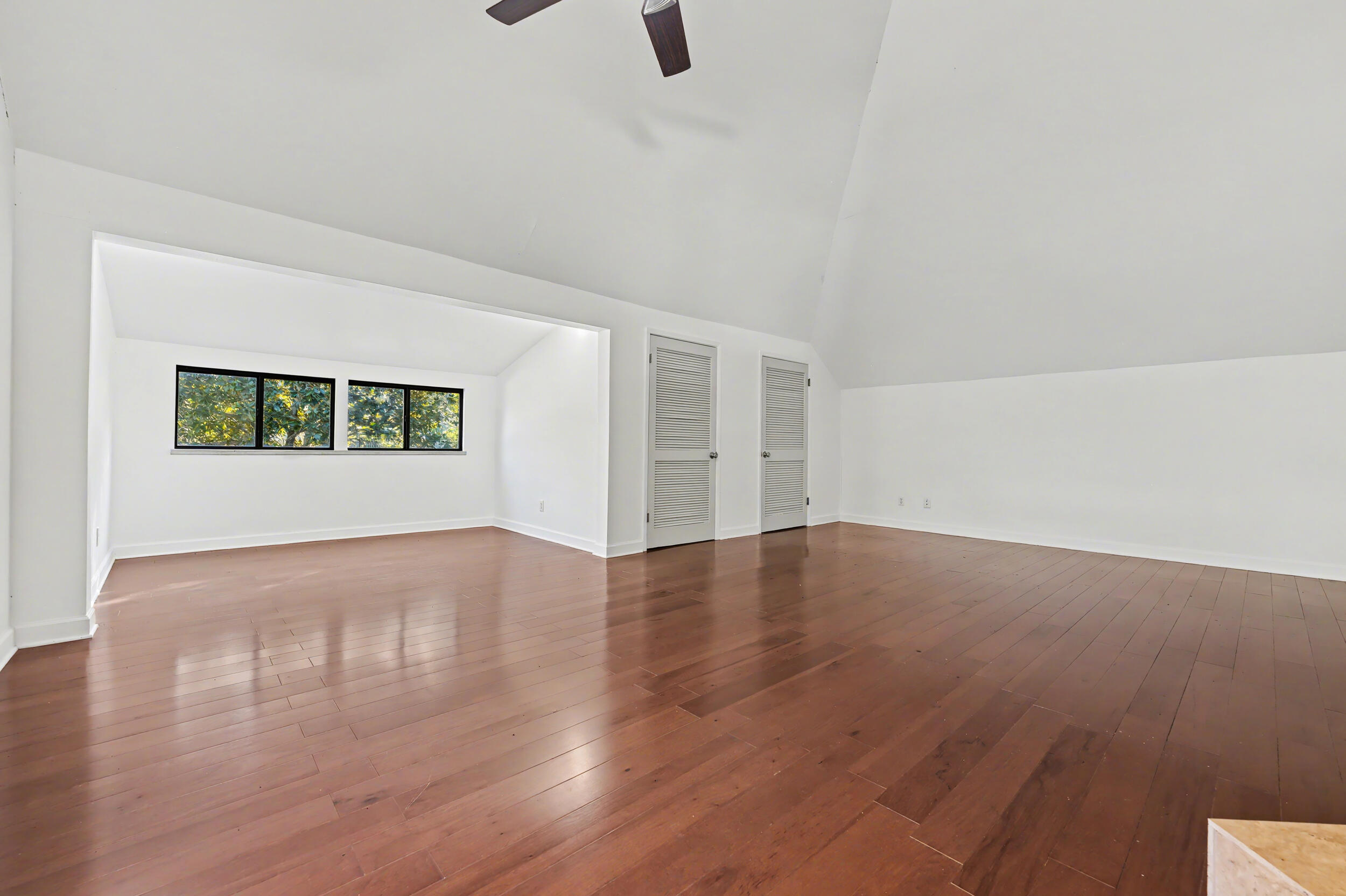 WHISPER BAY - Residential