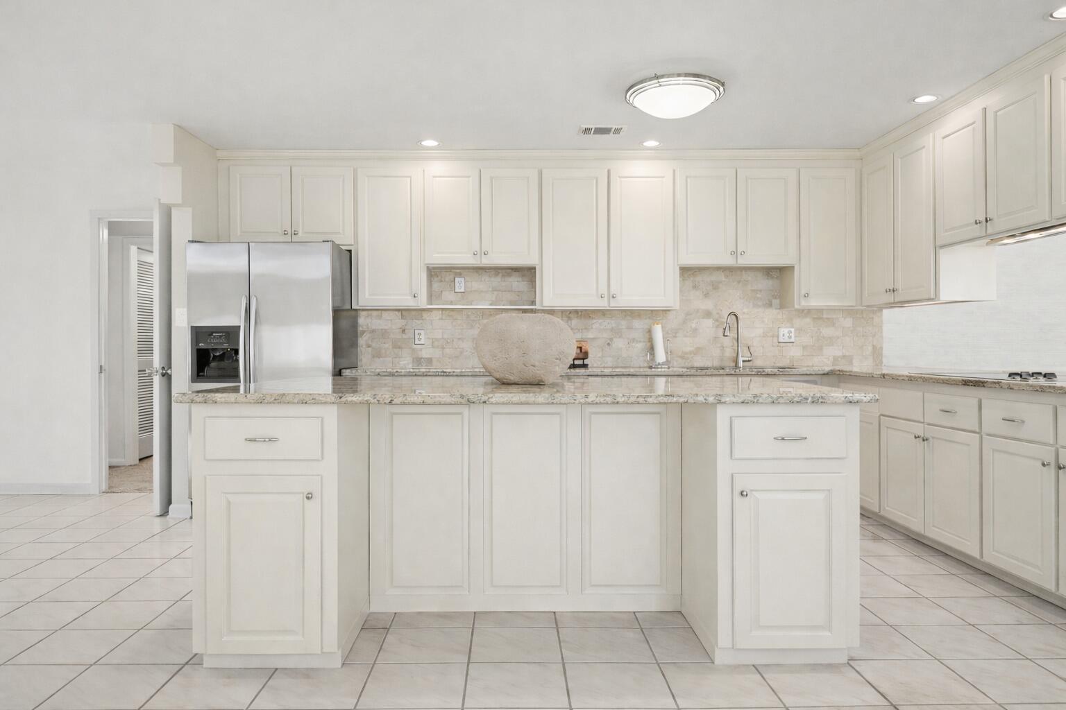 WHISPER BAY - Residential