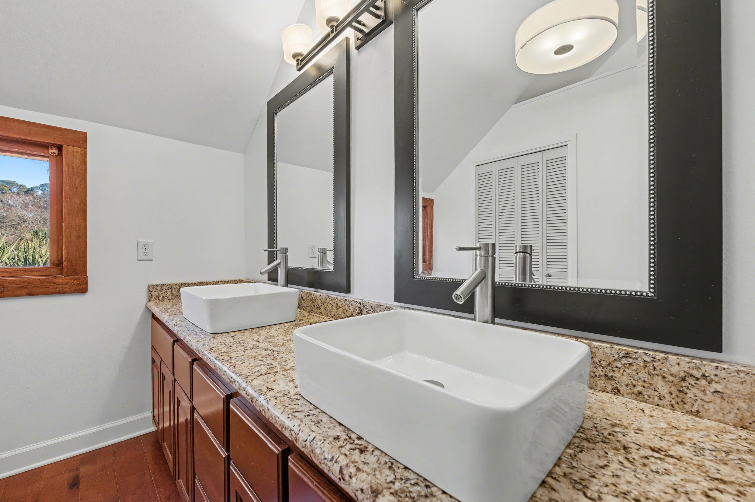 WHISPER BAY - Residential