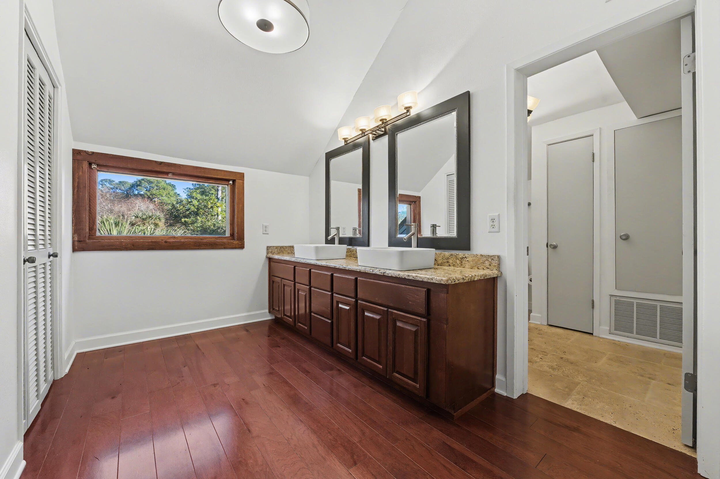 WHISPER BAY - Residential