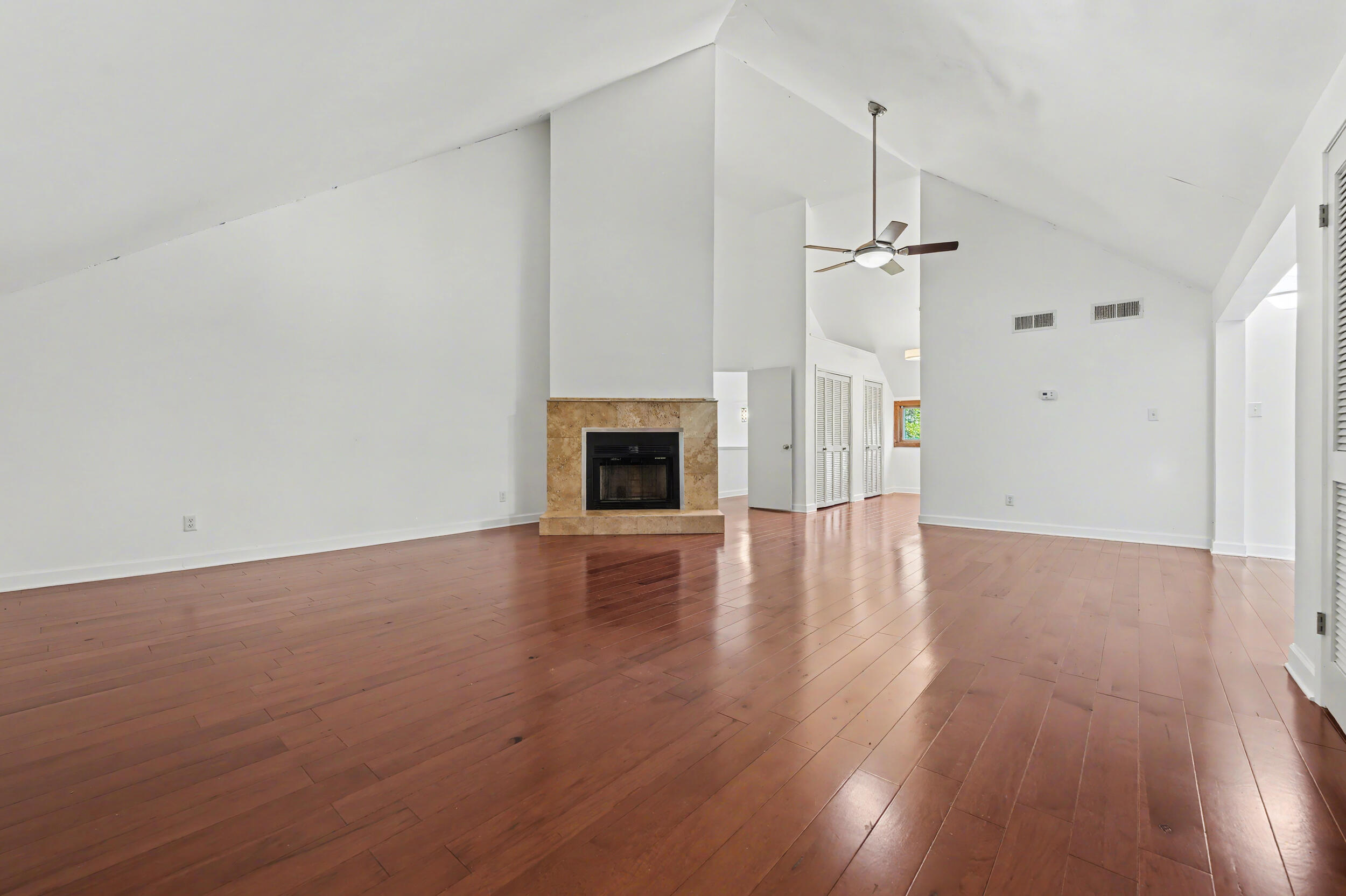 WHISPER BAY - Residential