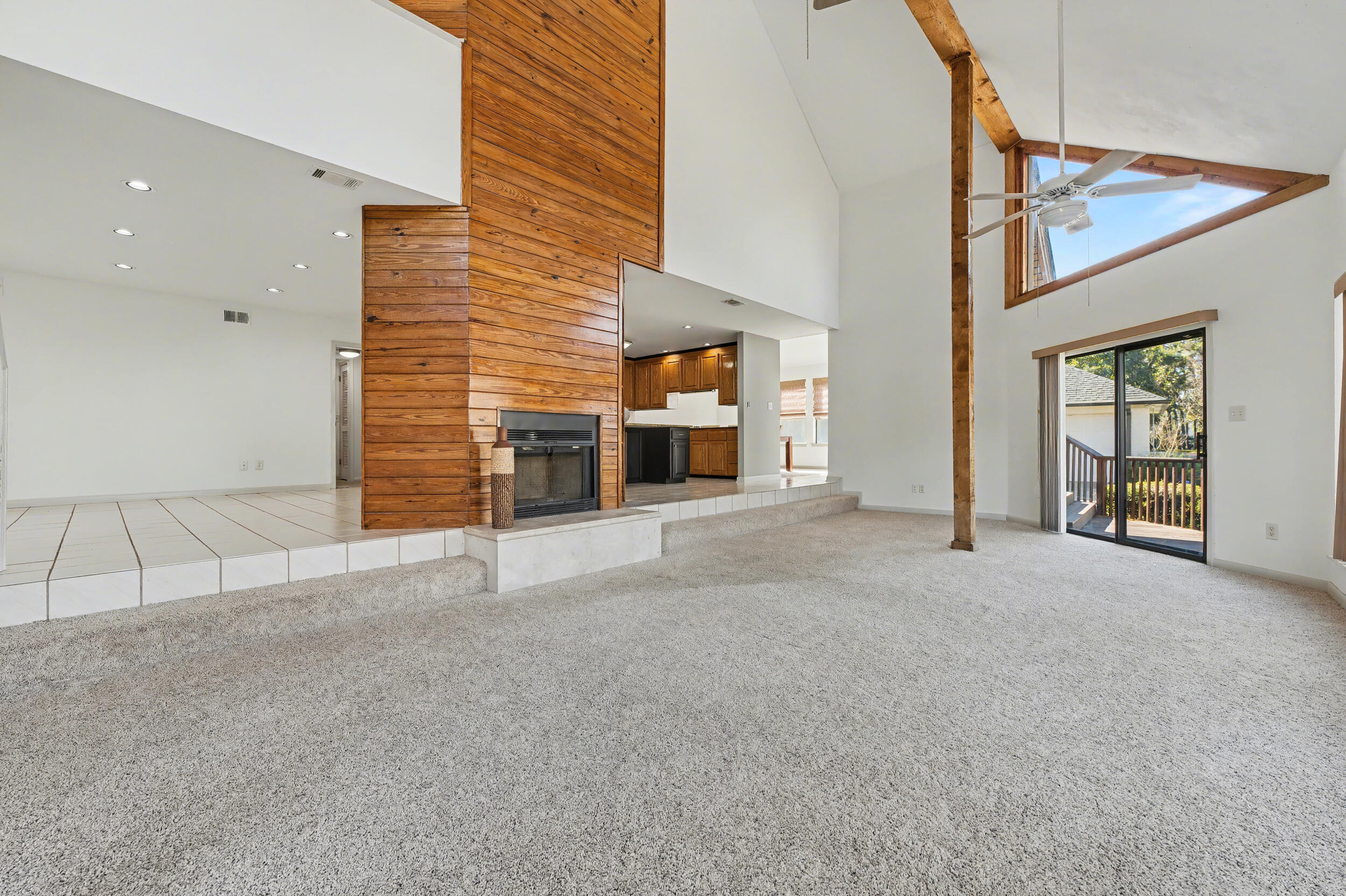 WHISPER BAY - Residential