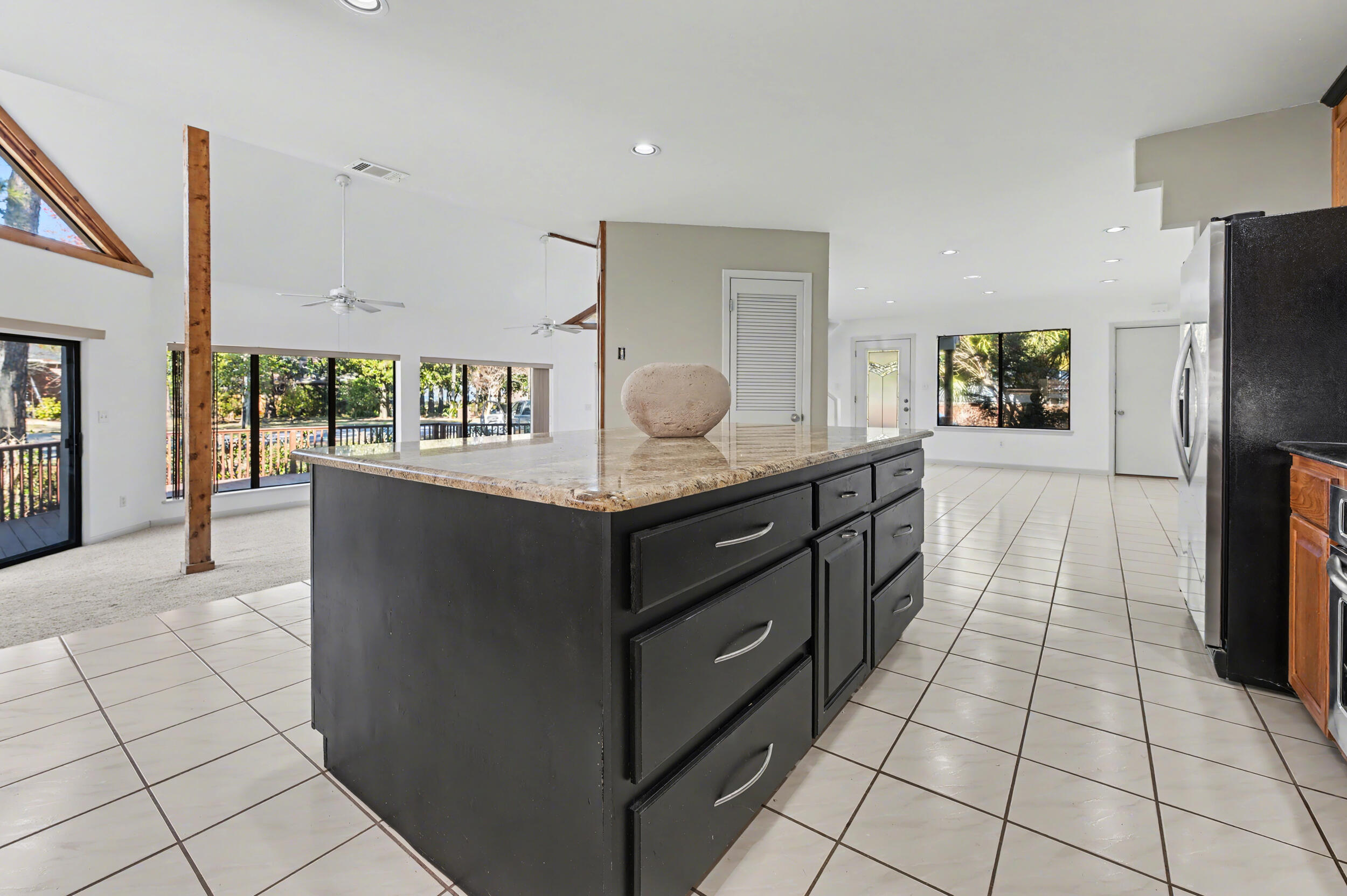 WHISPER BAY - Residential