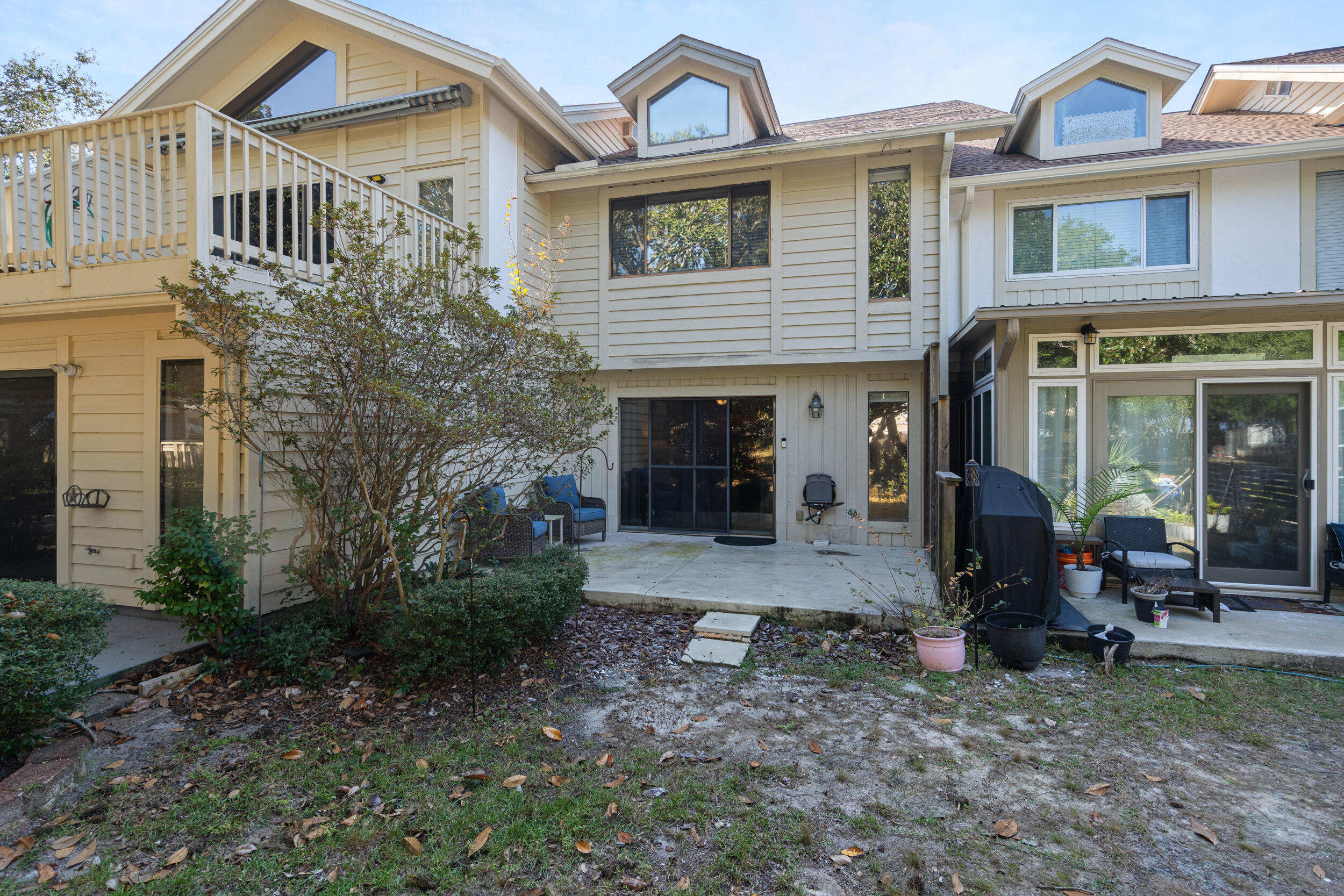 MAGNOLIA BAY CLUB T/H PH I UNIT 104 - Residential