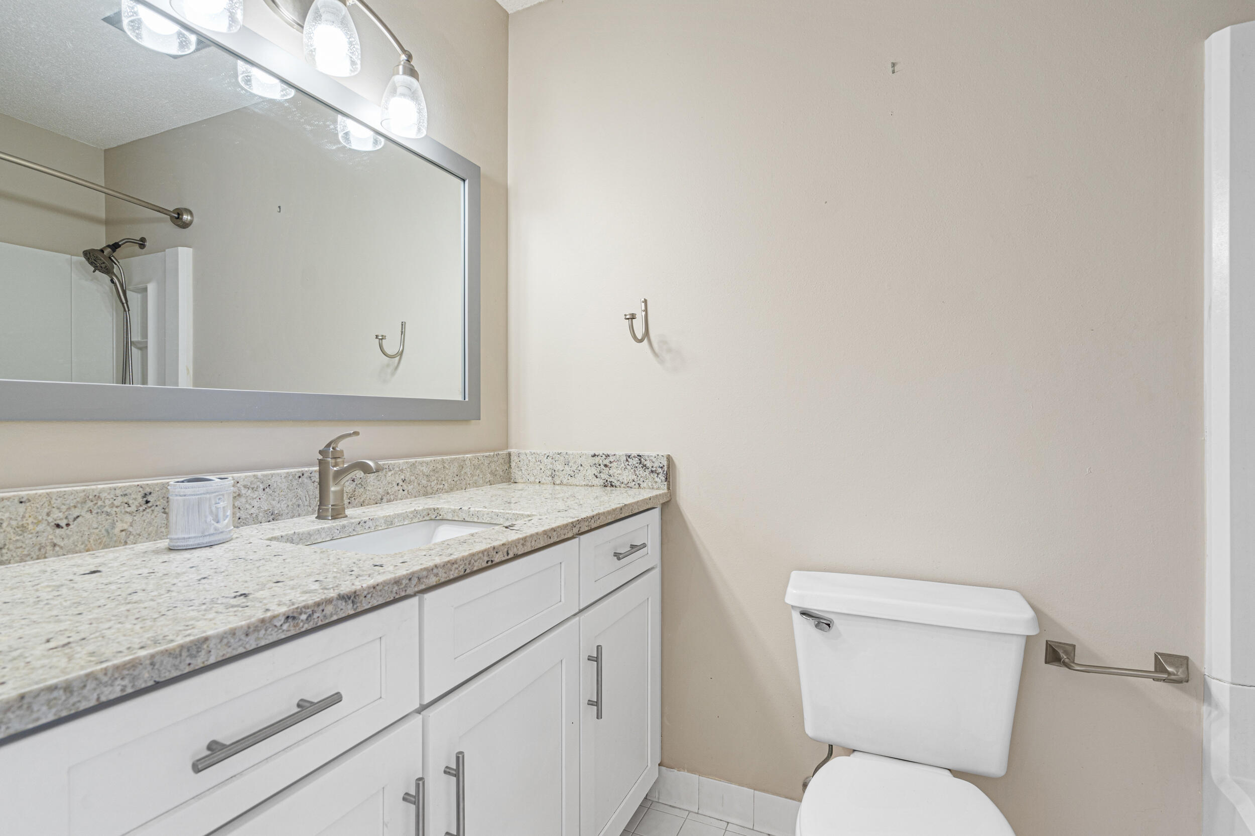 MAGNOLIA BAY CLUB T/H PH I UNIT 104 - Residential