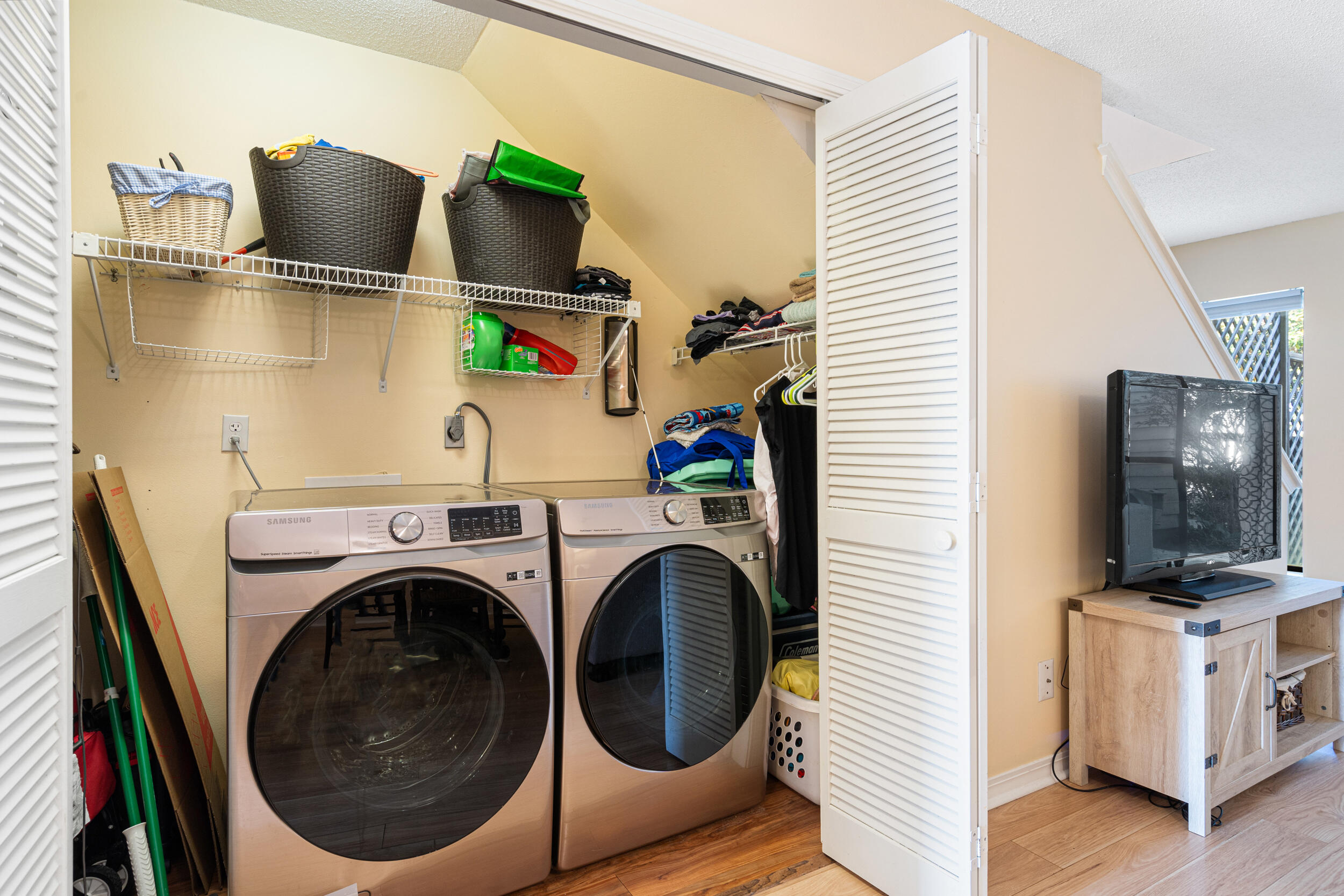 MAGNOLIA BAY CLUB T/H PH I UNIT 104 - Residential