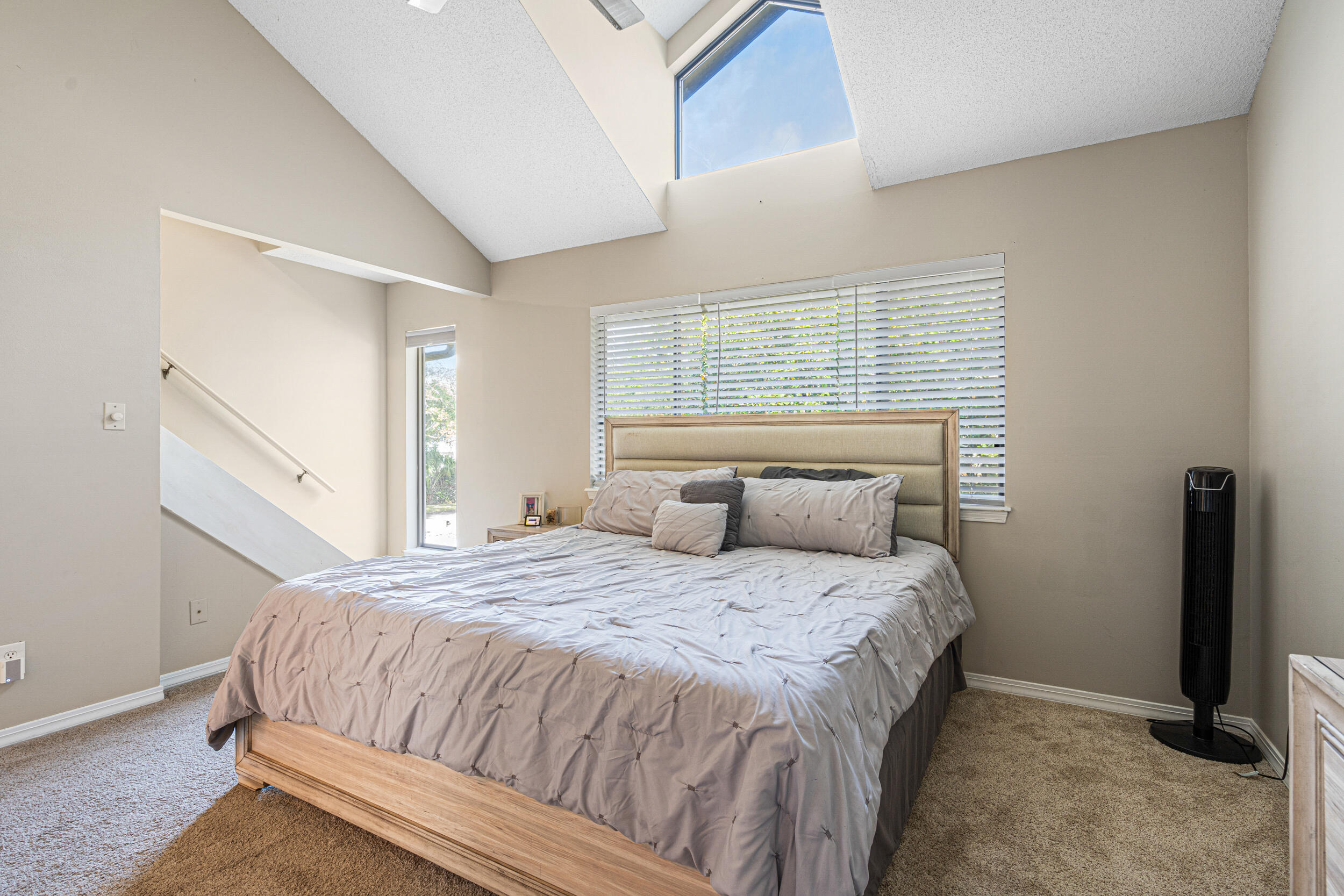 MAGNOLIA BAY CLUB T/H PH I UNIT 104 - Residential