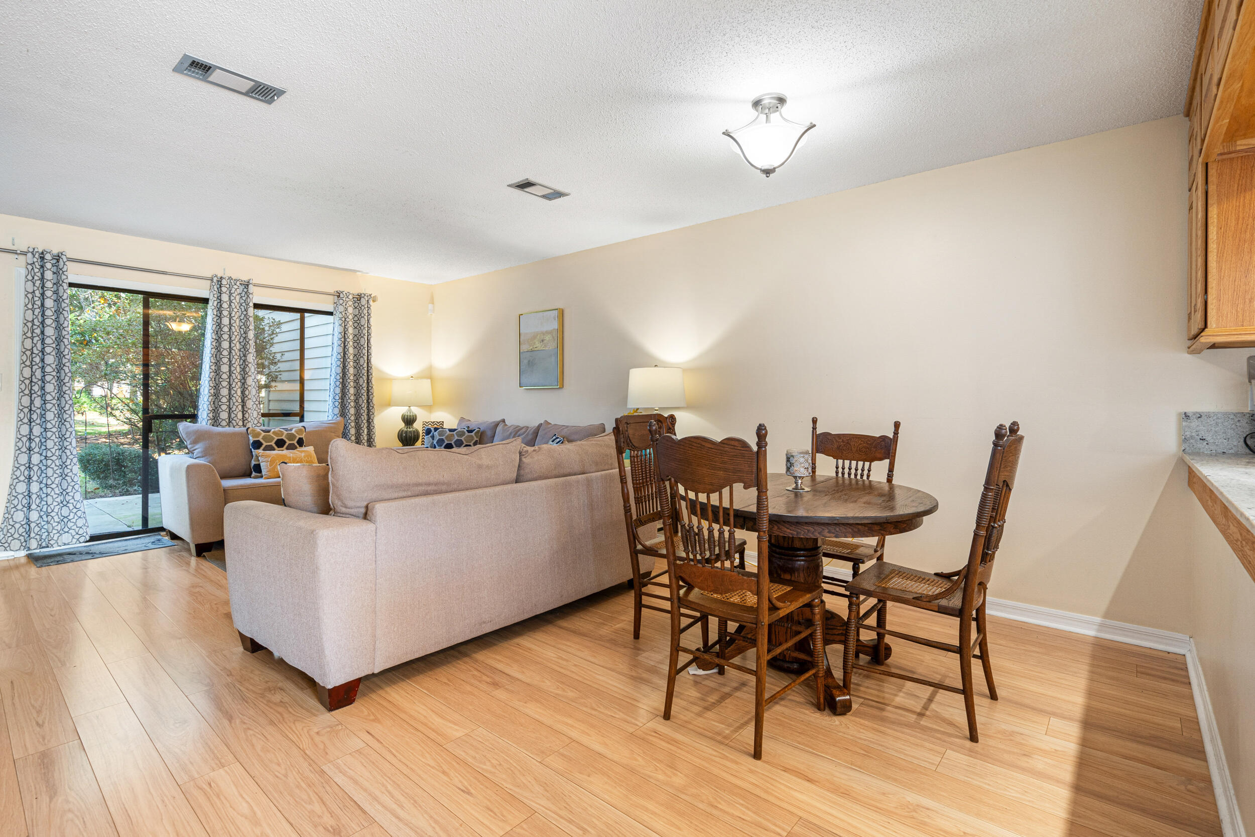 MAGNOLIA BAY CLUB T/H PH I UNIT 104 - Residential