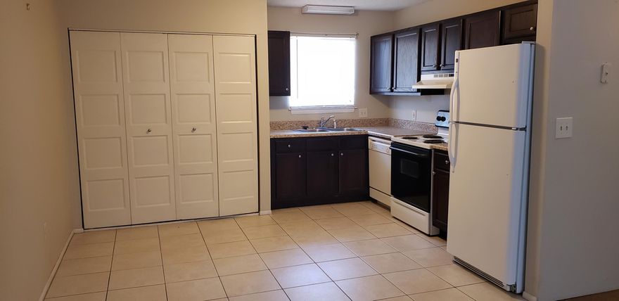 Lovely 2nd floor condo in College Park across from NWFLSC and close to everything.  Open concept living with a modern kitchen with large pantry.  Tile in the went areas and plush pile carpet in a neutral deep tan color.  Accent lighting and large windows keep the feel bright.  Community pool, water, onsite laundry included in rent.  Cats are acceptable with owner approval.
