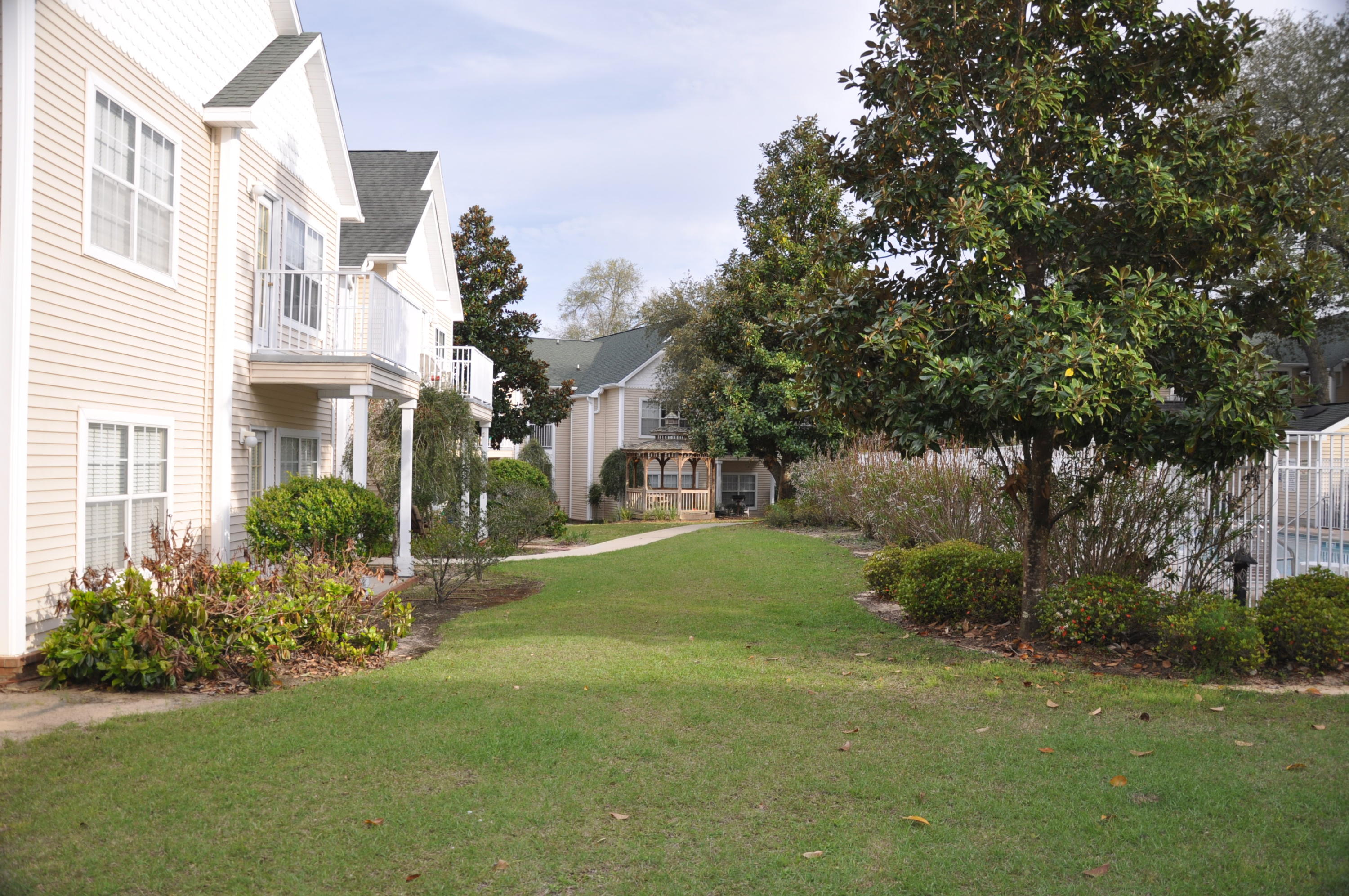 THE OAKS AT NICEVILLE, Bld 3,  unit 206 - Residential