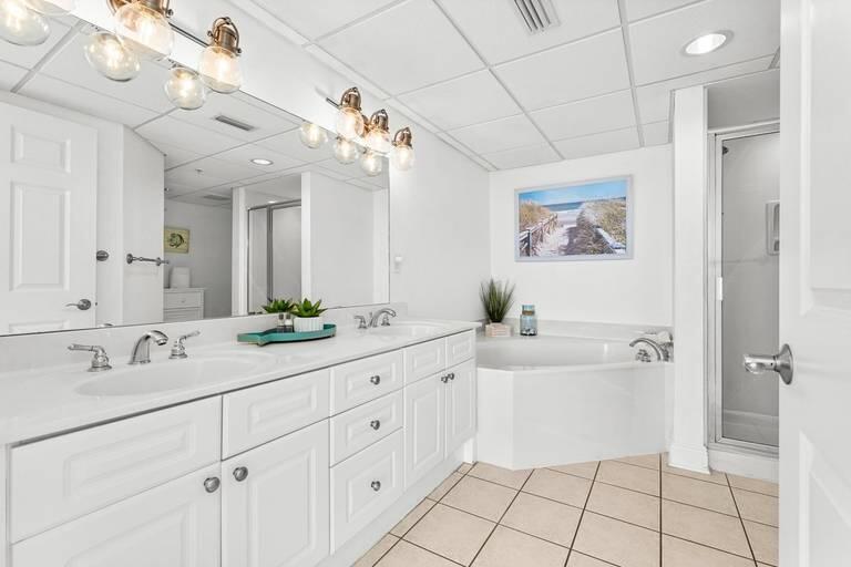 EMERALD BEACH PH 1 - Residential