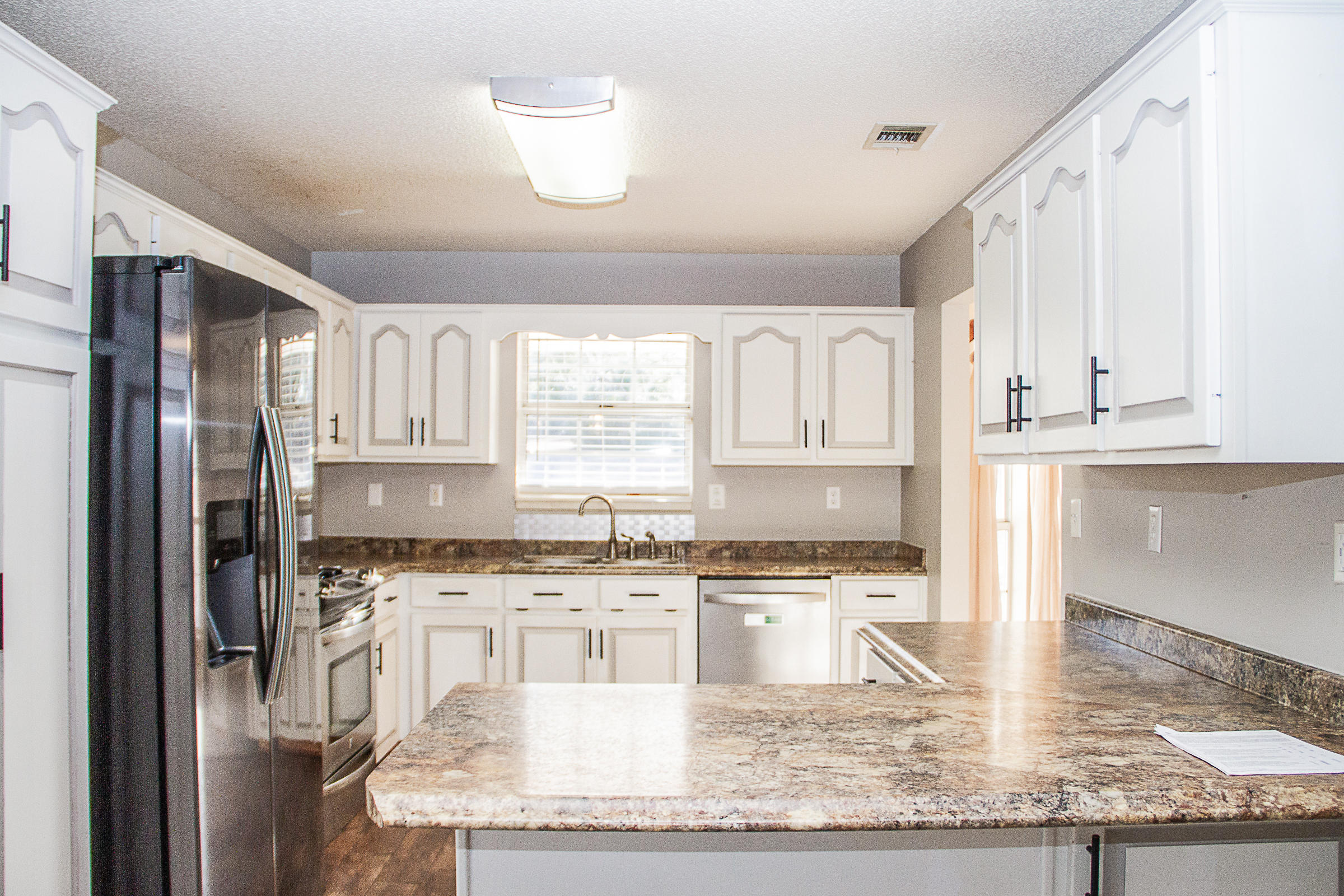 KENNEDY LAKE - Residential