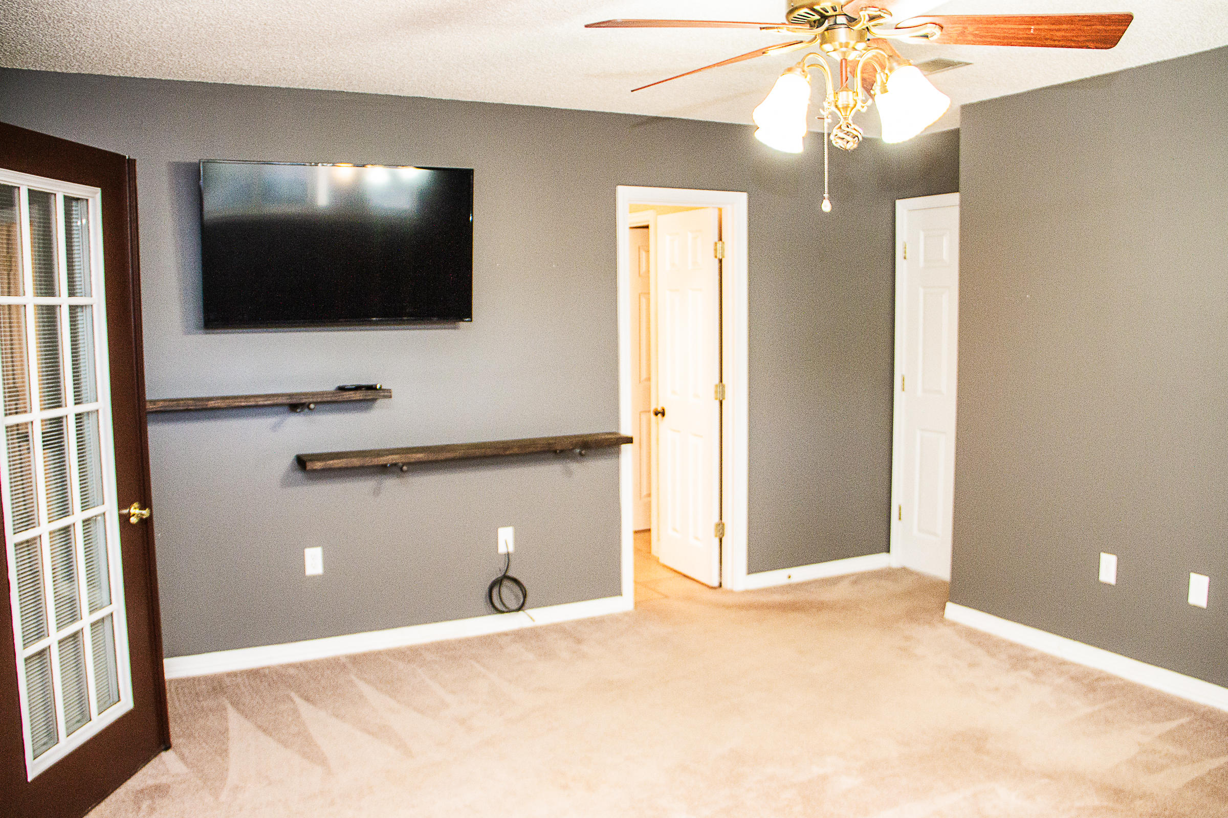 KENNEDY LAKE - Residential