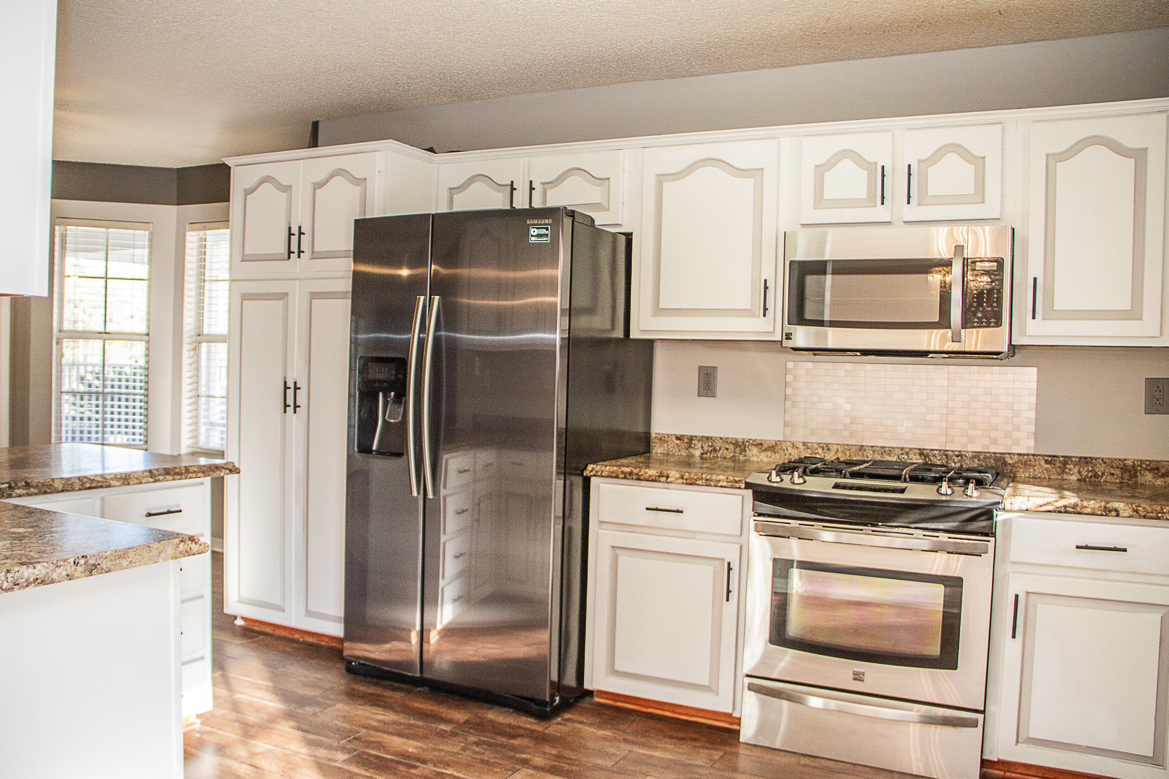 KENNEDY LAKE - Residential