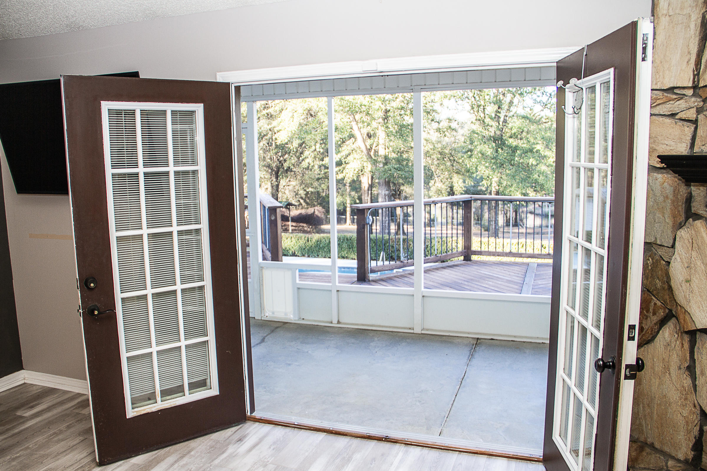 KENNEDY LAKE - Residential