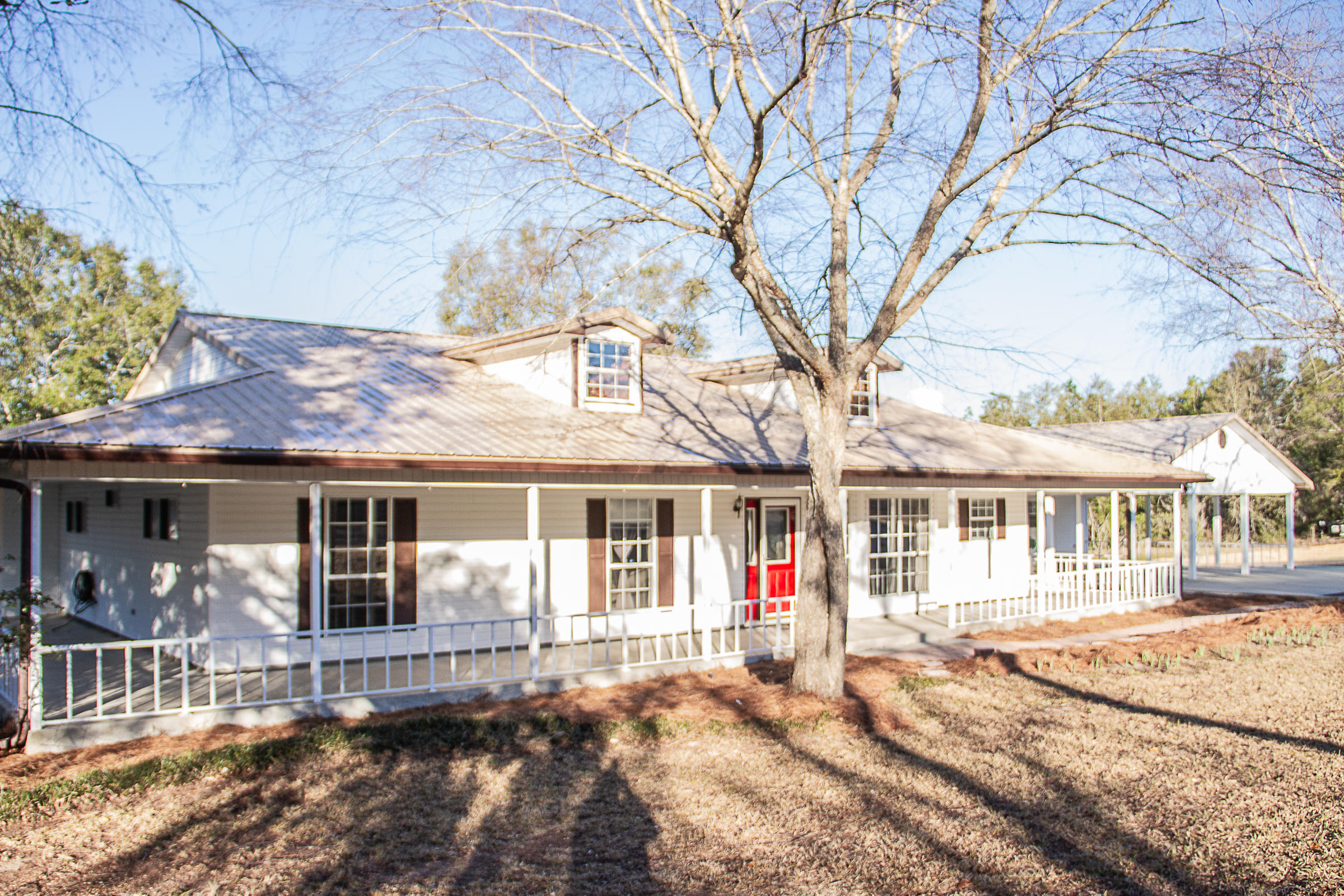KENNEDY LAKE - Residential