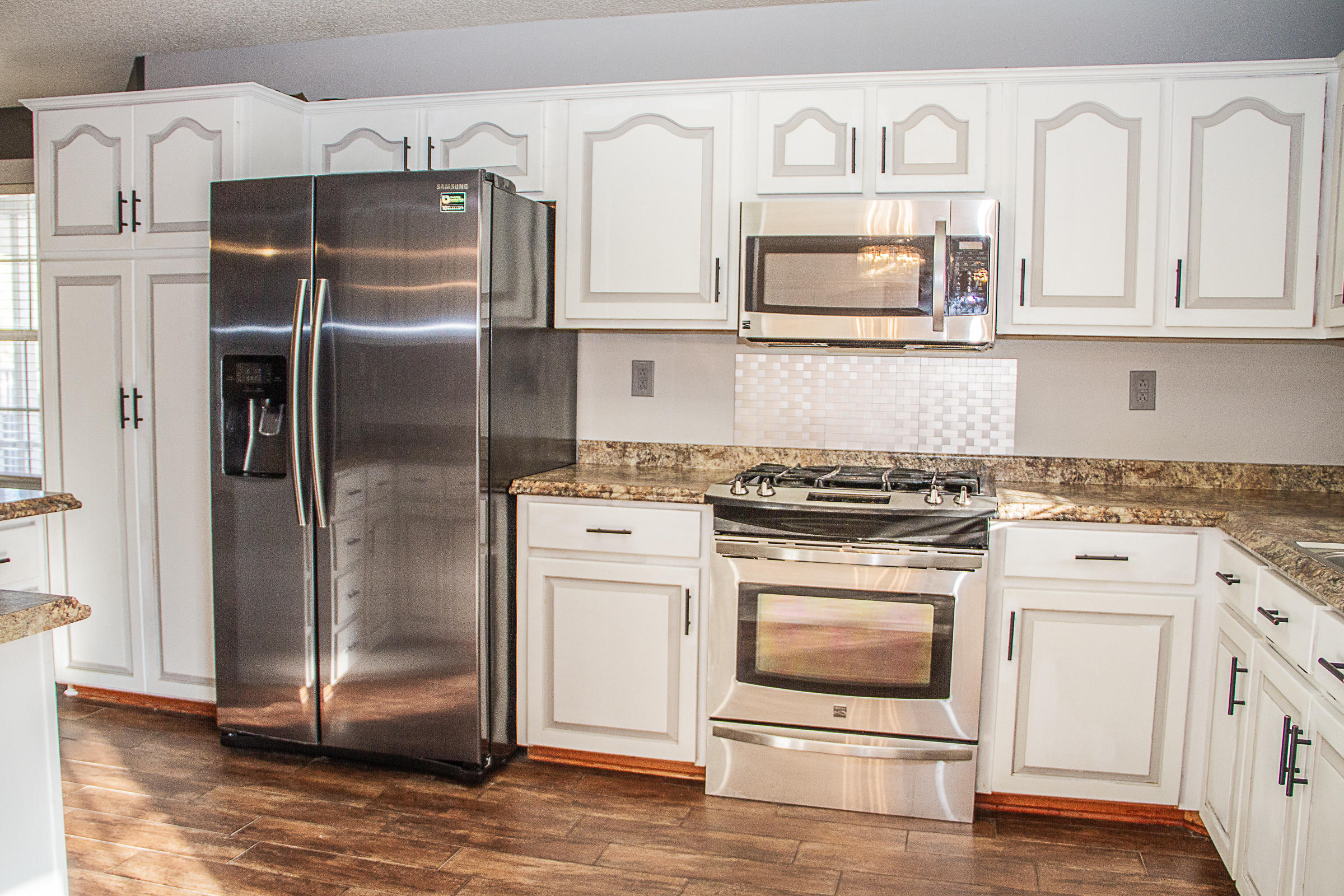 KENNEDY LAKE - Residential