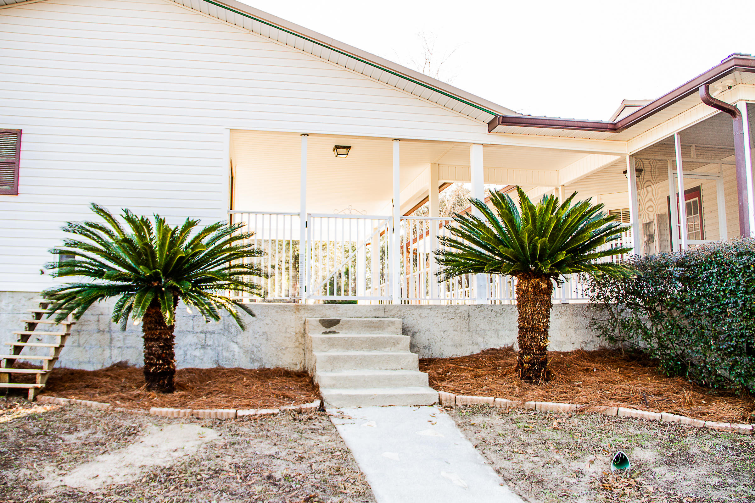 KENNEDY LAKE - Residential