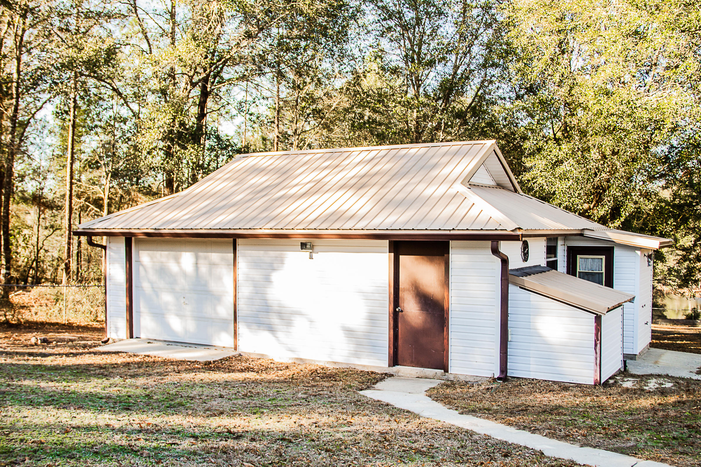 KENNEDY LAKE - Residential