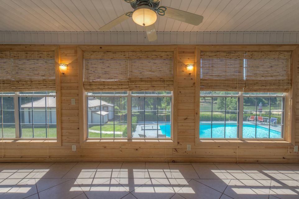 KENNEDY LAKE - Residential