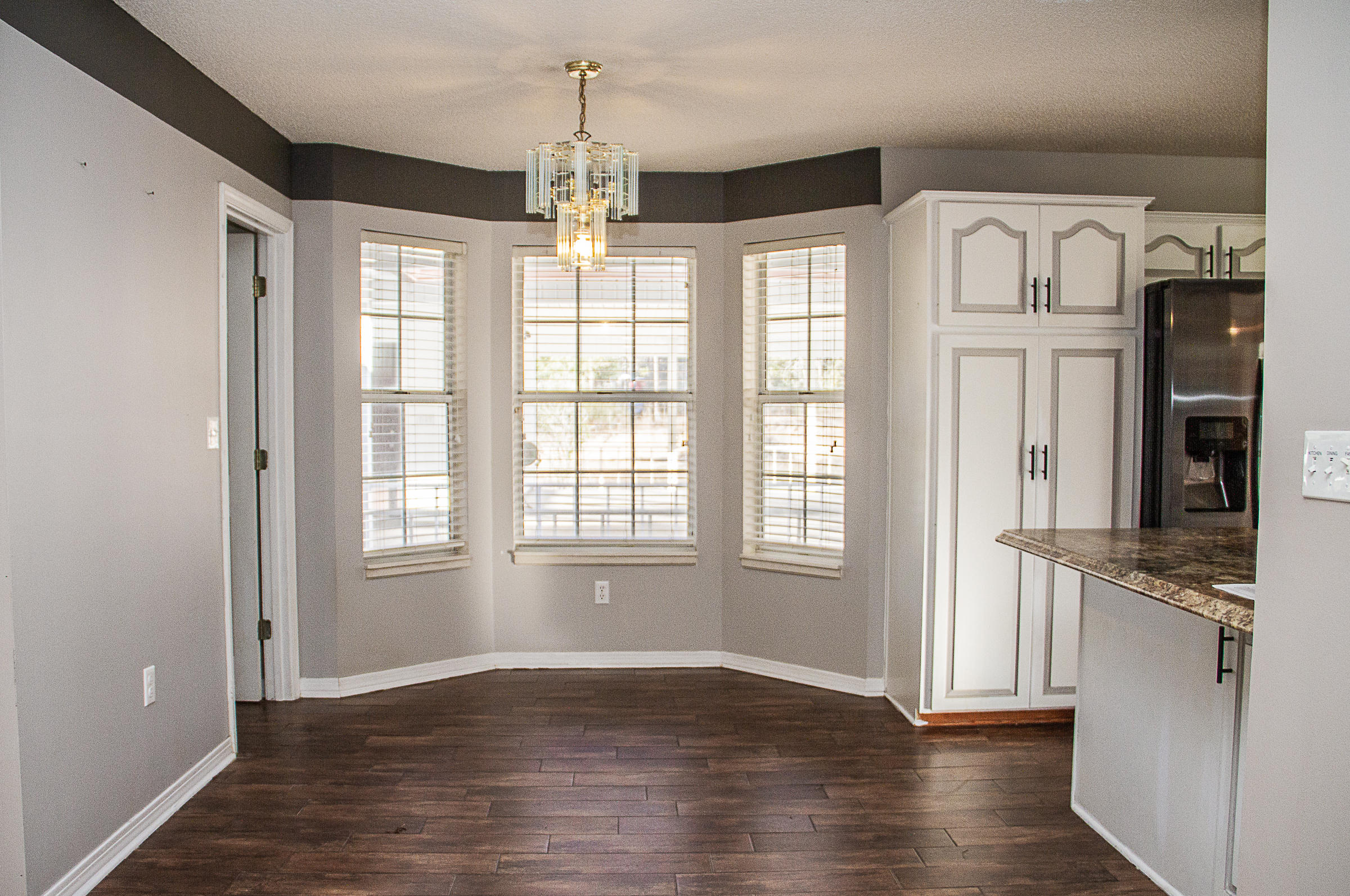 KENNEDY LAKE - Residential