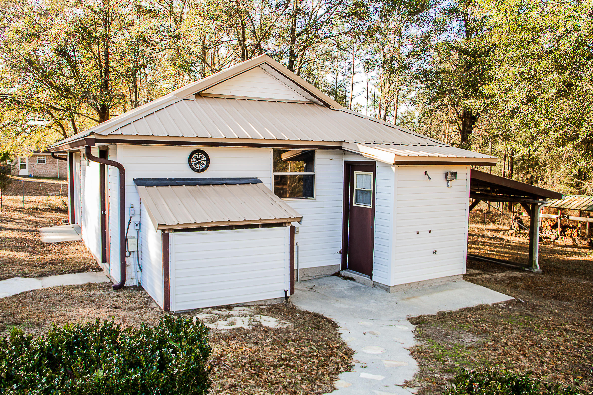 KENNEDY LAKE - Residential