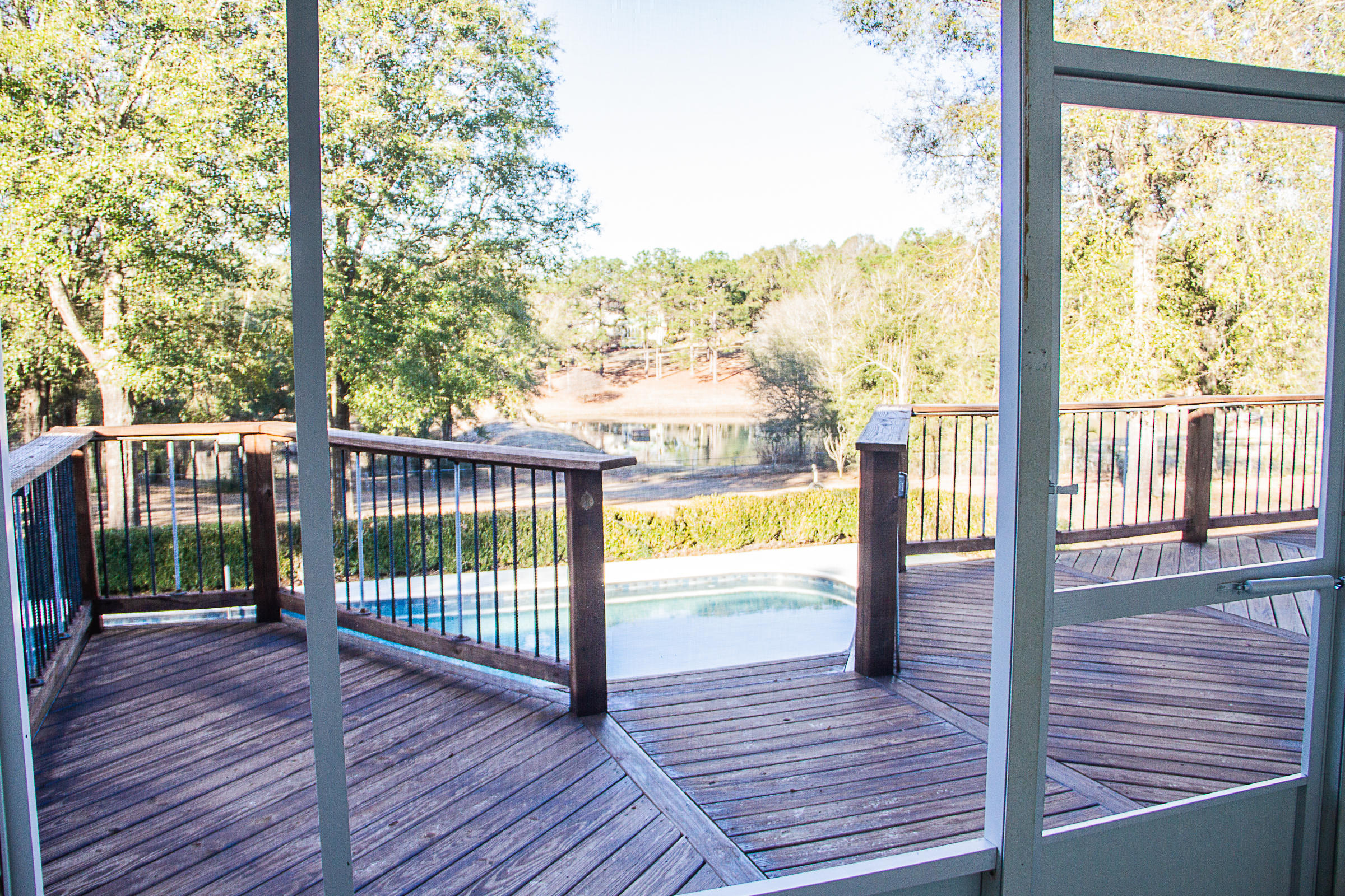 KENNEDY LAKE - Residential