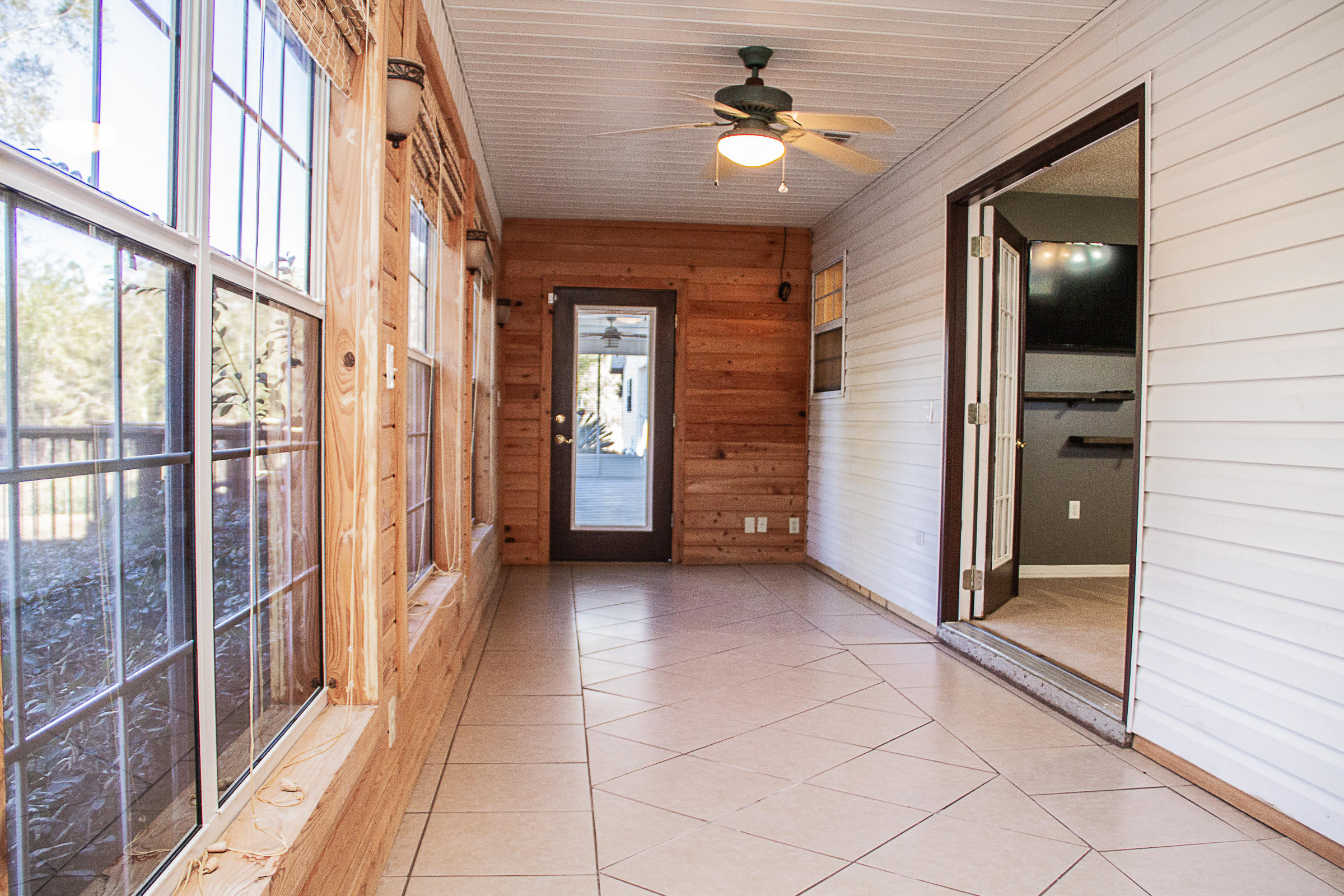 KENNEDY LAKE - Residential