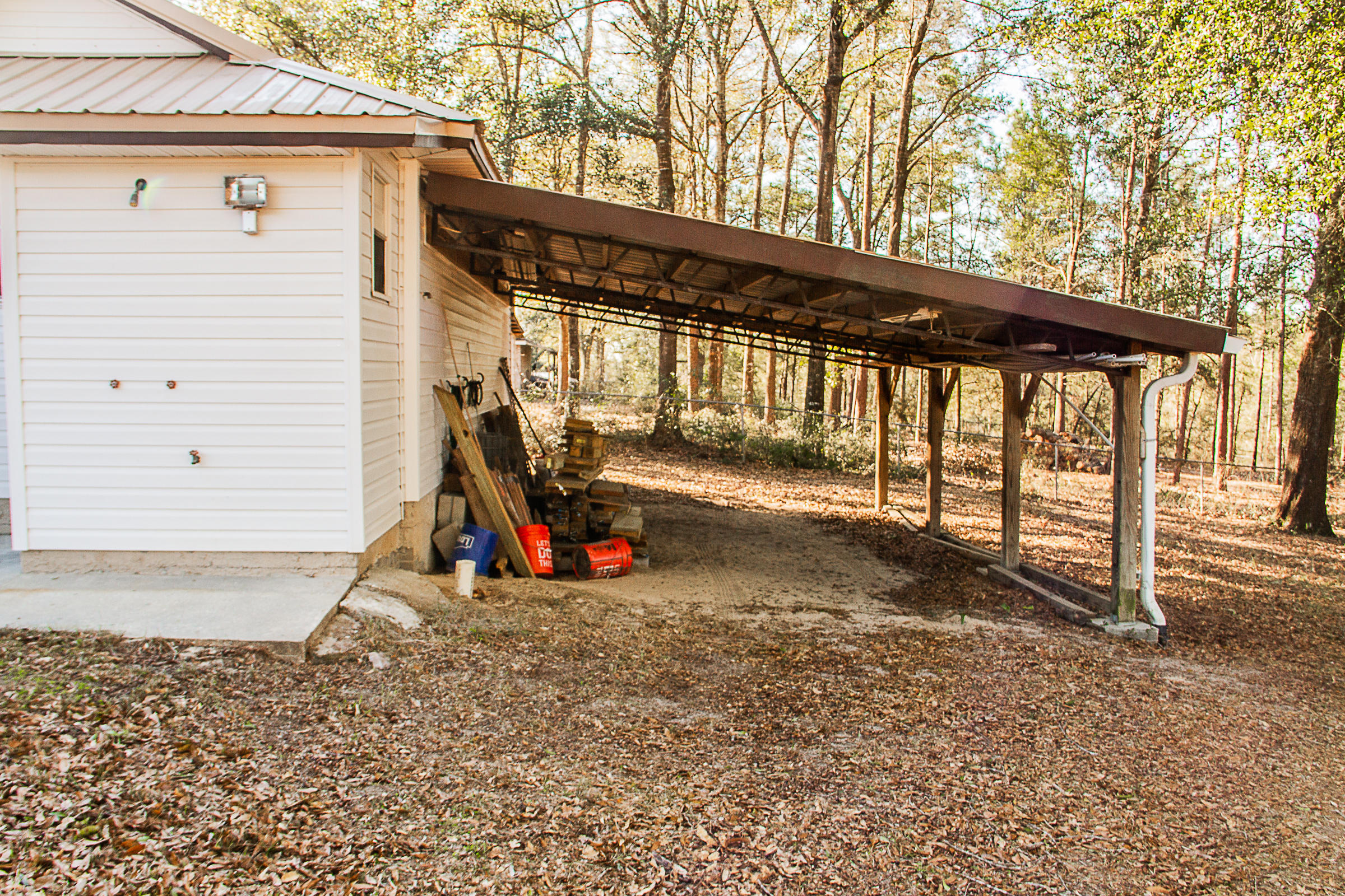 KENNEDY LAKE - Residential