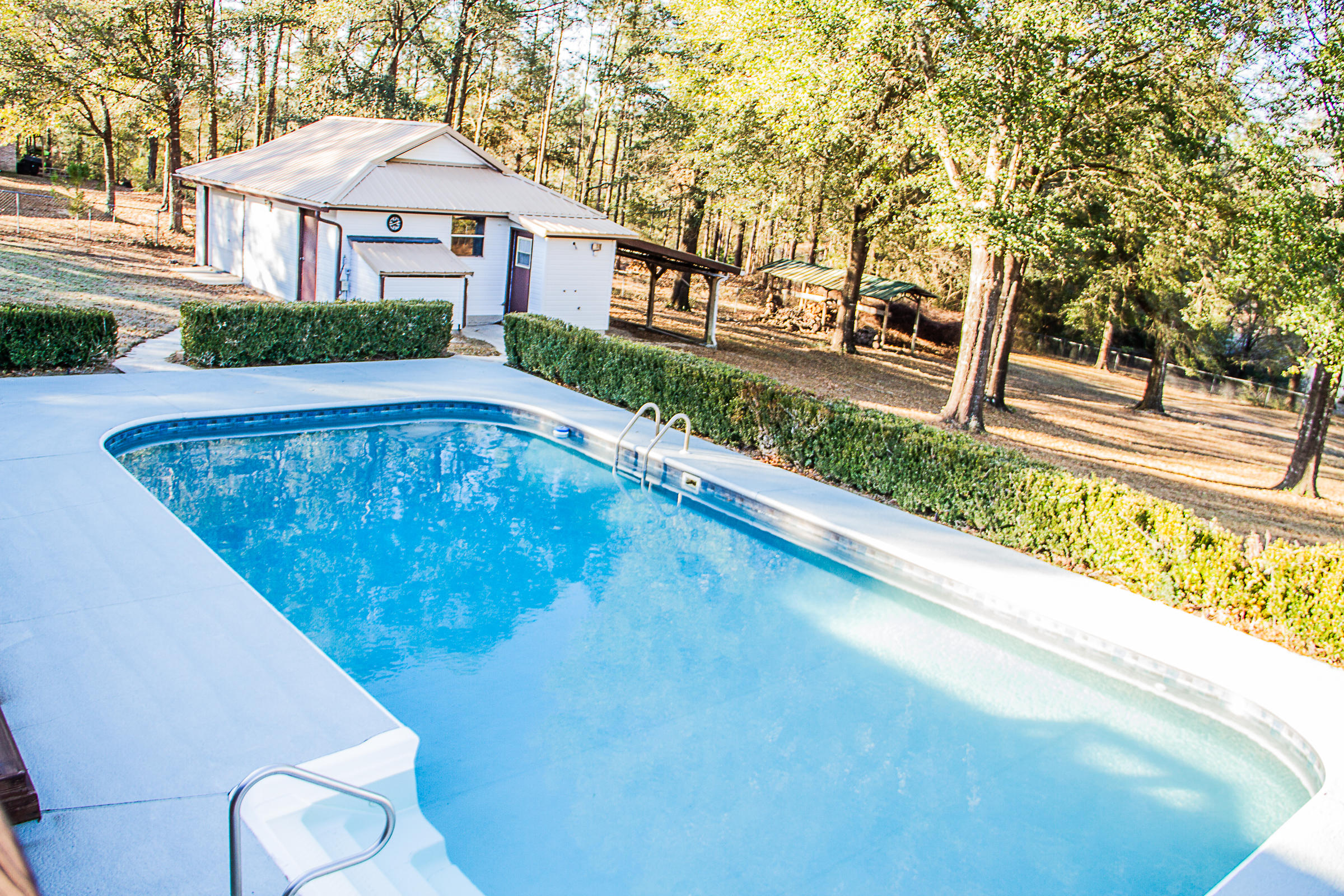 KENNEDY LAKE - Residential