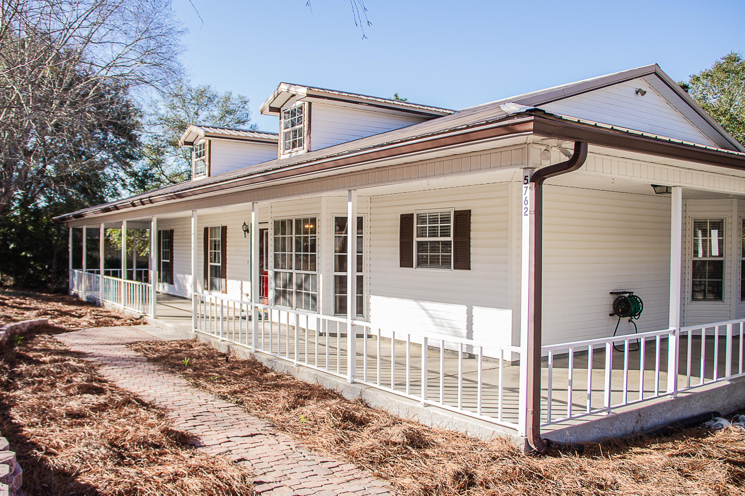 KENNEDY LAKE - Residential