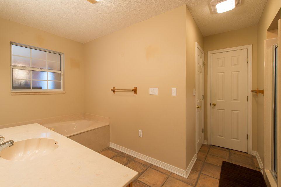 KENNEDY LAKE - Residential