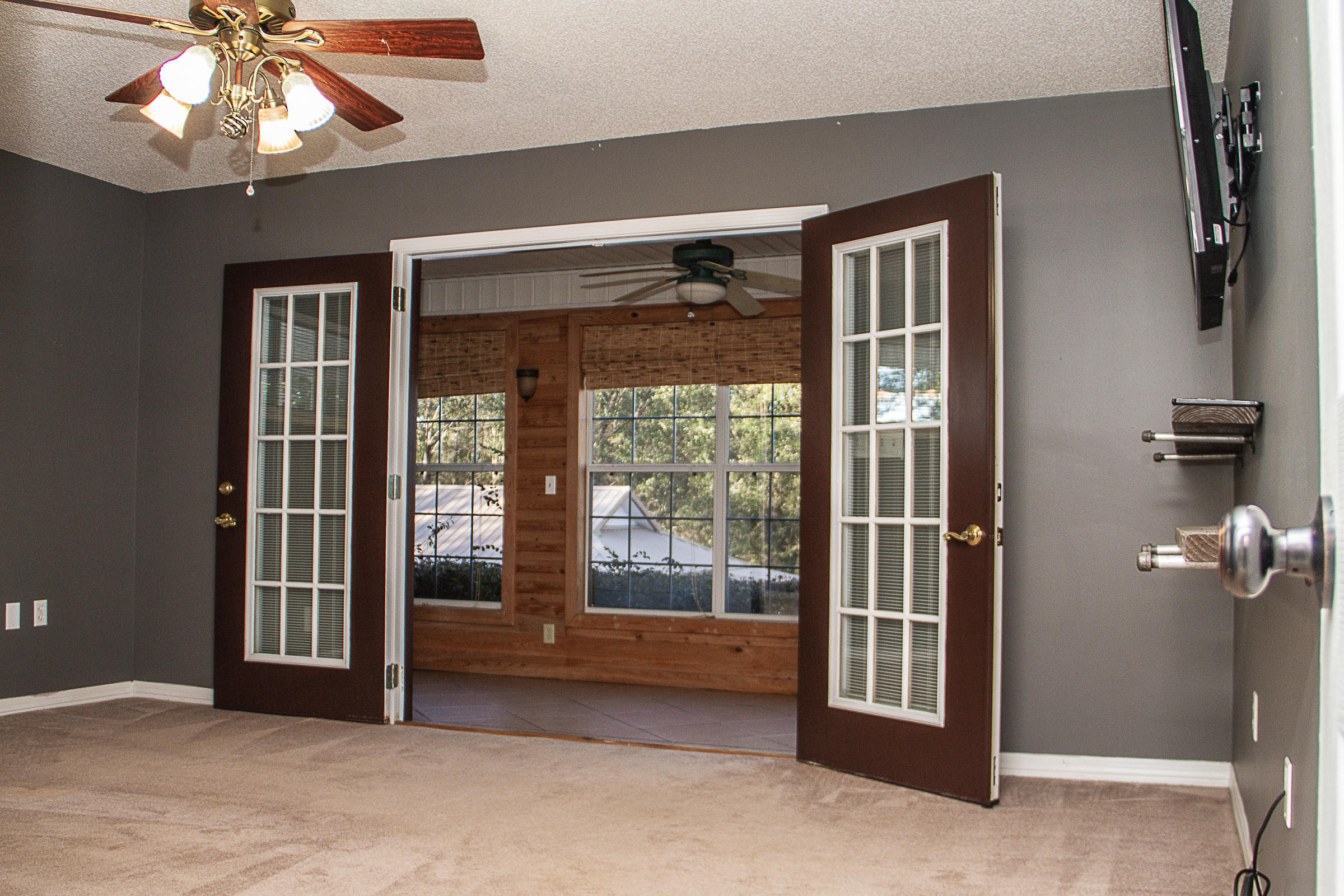 KENNEDY LAKE - Residential